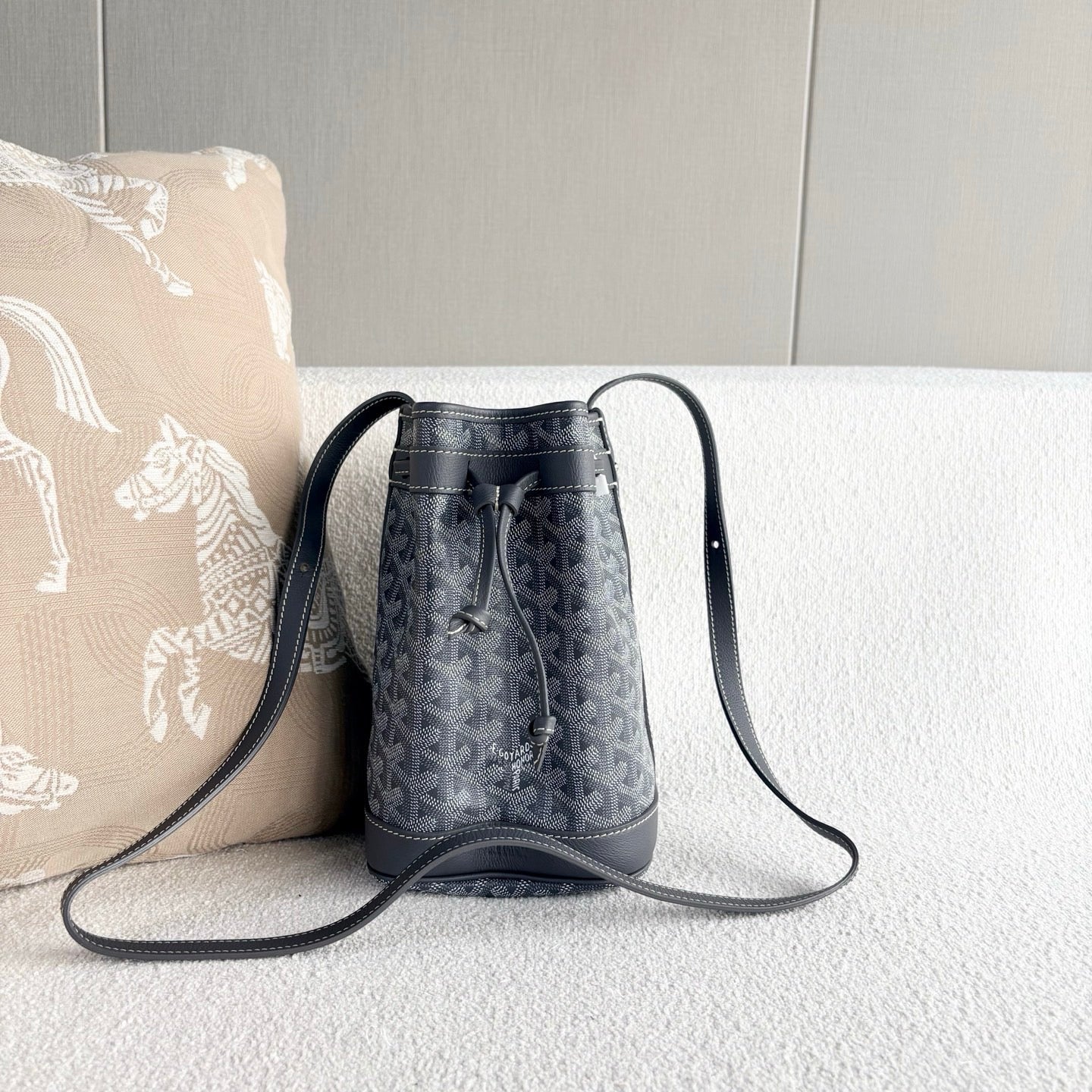 Goyard - Drawstring Bucket Bag - Goyardine canvas with leather trim - Grey - (Small)