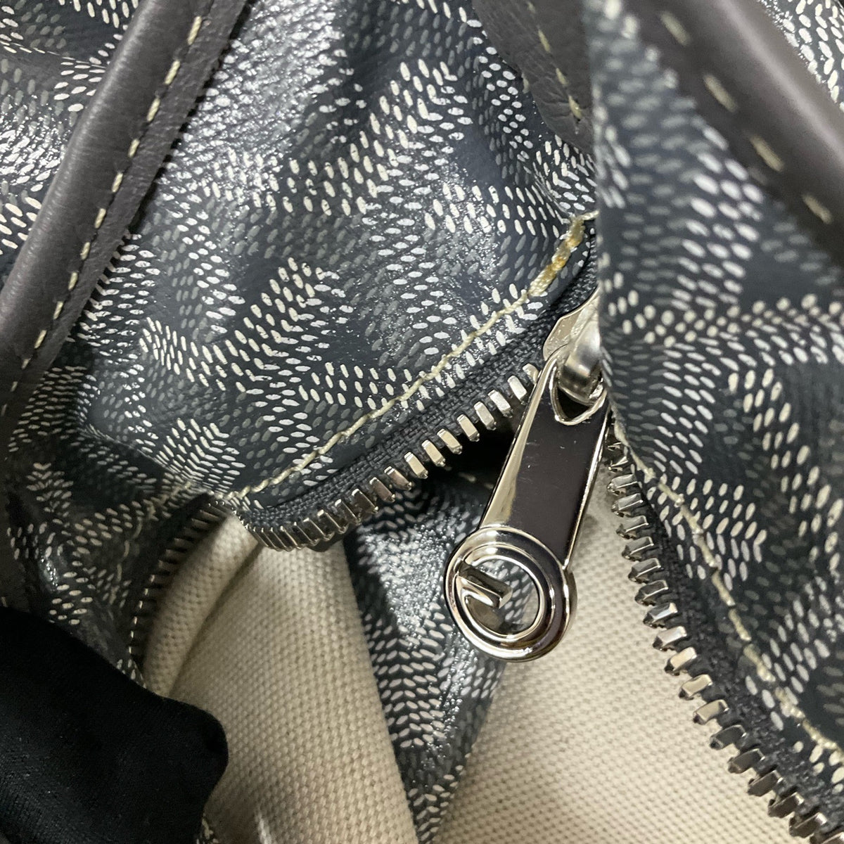 Goyard - Heart Limited Edition Hobo - Leather - Grey - (medium)
