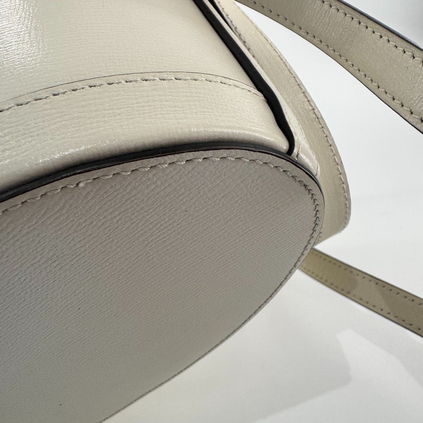 Gucci - 1955 Horsebit Bucket Bag - Leather - White - (Medium)