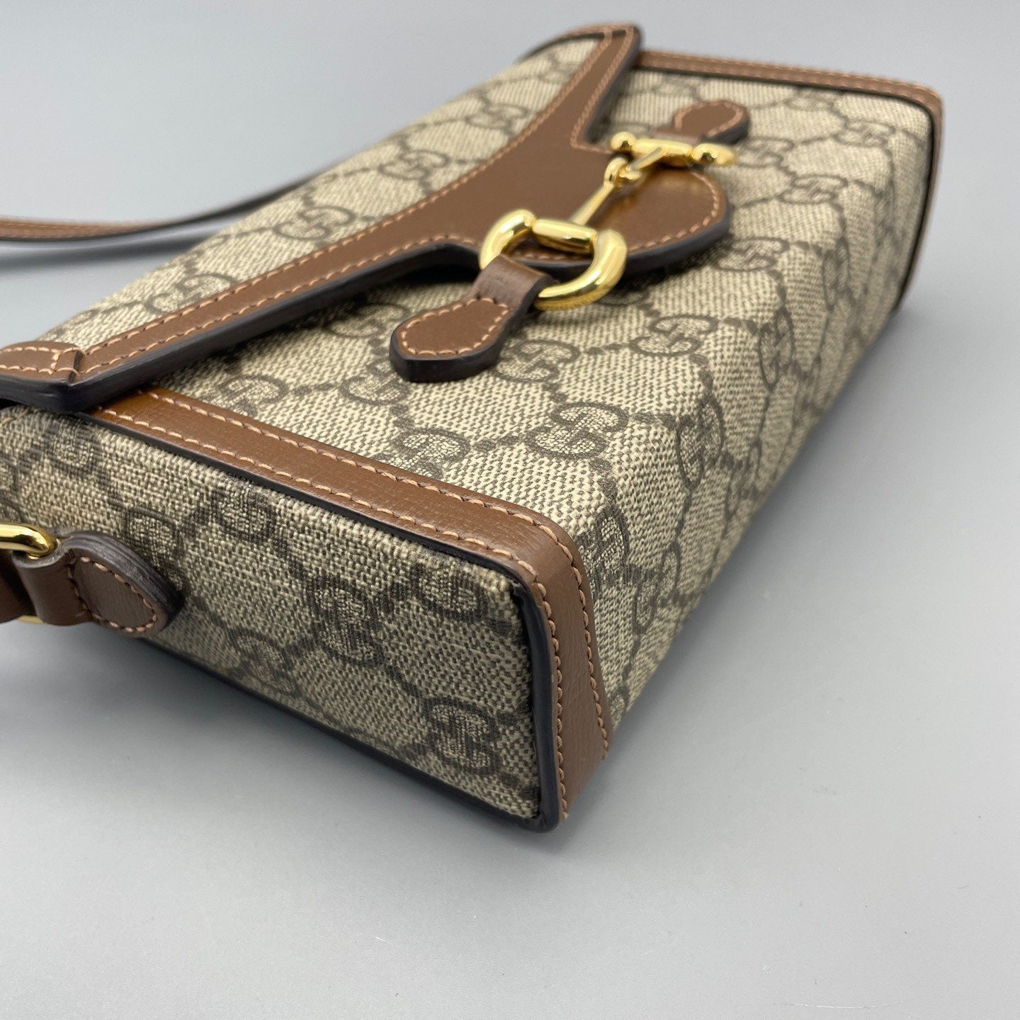 Gucci - 1955 Horsebit Horizontal Phone Bag - GG Supreme canvas and leather - Beige and Brown with Gold-Tone Hardware - (mini)