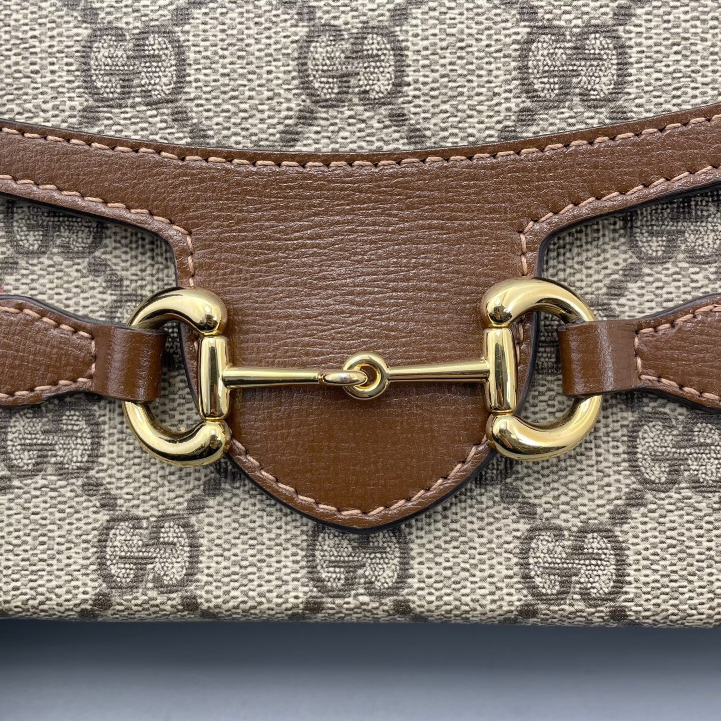 Gucci - 1955 Horsebit Horizontal Phone Bag - GG Supreme canvas and leather - Beige and Brown with Gold-Tone Hardware - (mini)