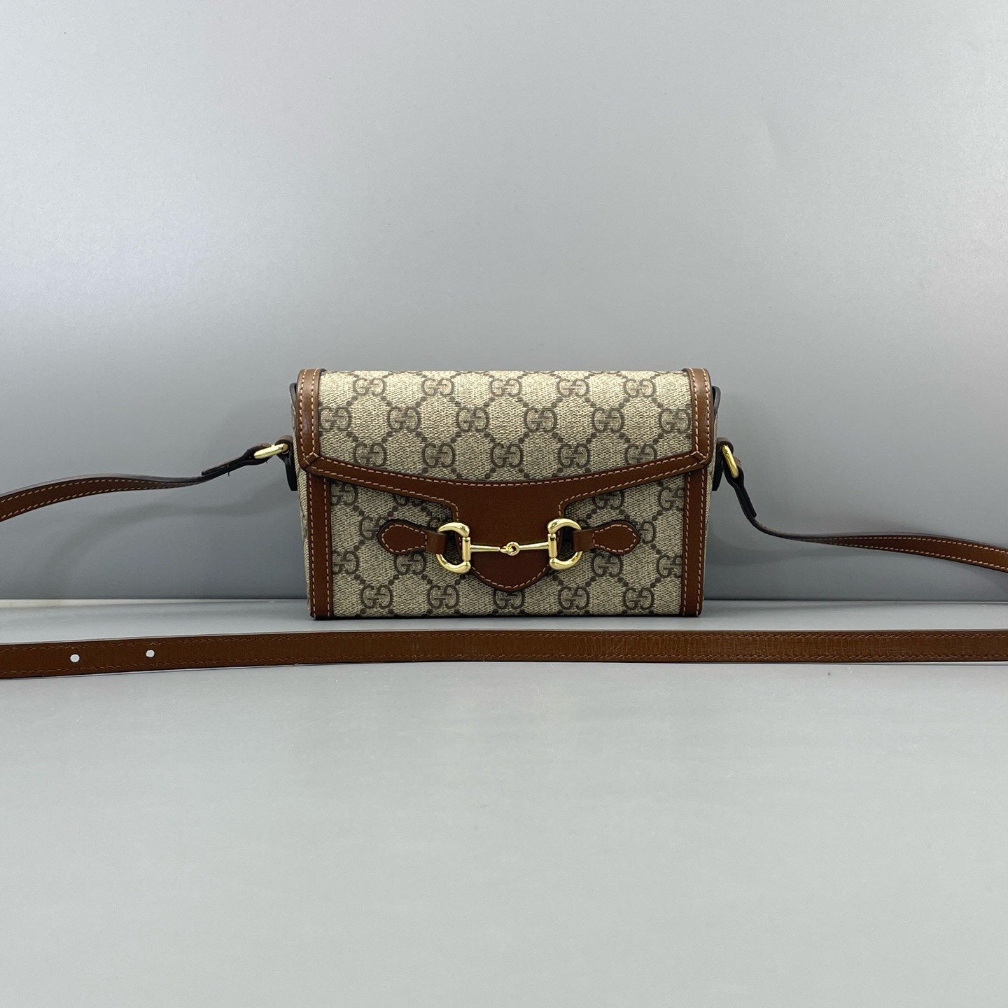 Gucci - 1955 Horsebit Horizontal Phone Bag - GG Supreme canvas and leather - Beige and Brown with Gold-Tone Hardware - (mini)