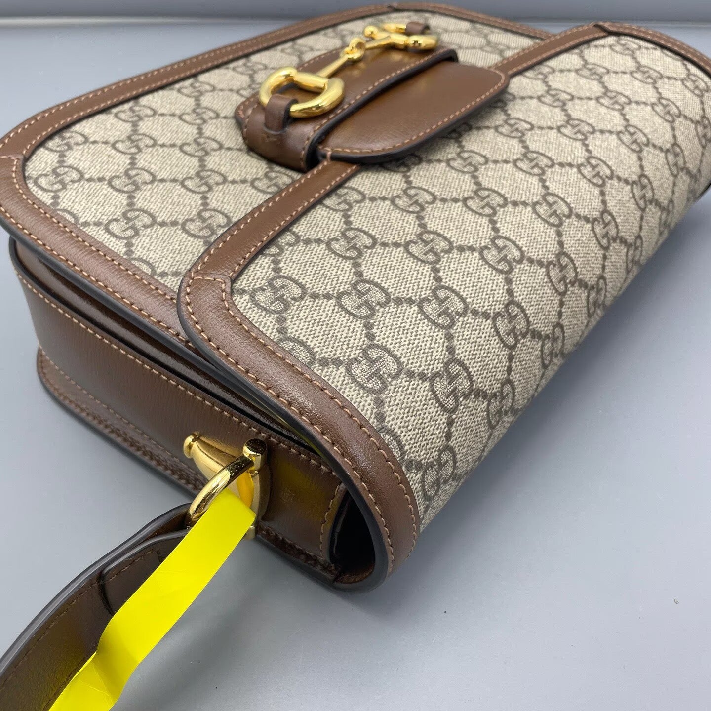 Gucci - 1955 Horsebit Saddle Bag - GG Supreme canvas with leather trim - Caramel and Beige/Ebony - (medium)