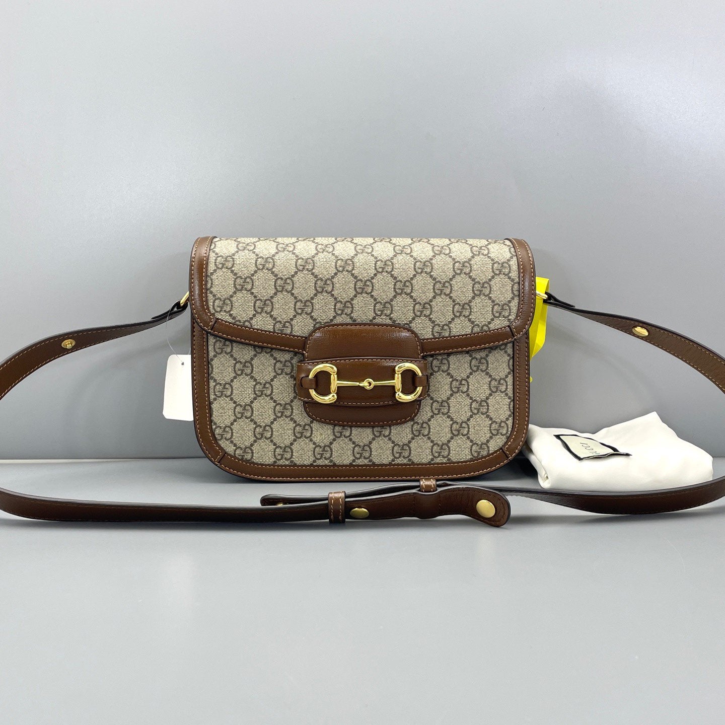 Gucci - 1955 Horsebit Saddle Bag - GG Supreme canvas with leather trim - Caramel and Beige/Ebony - (medium)