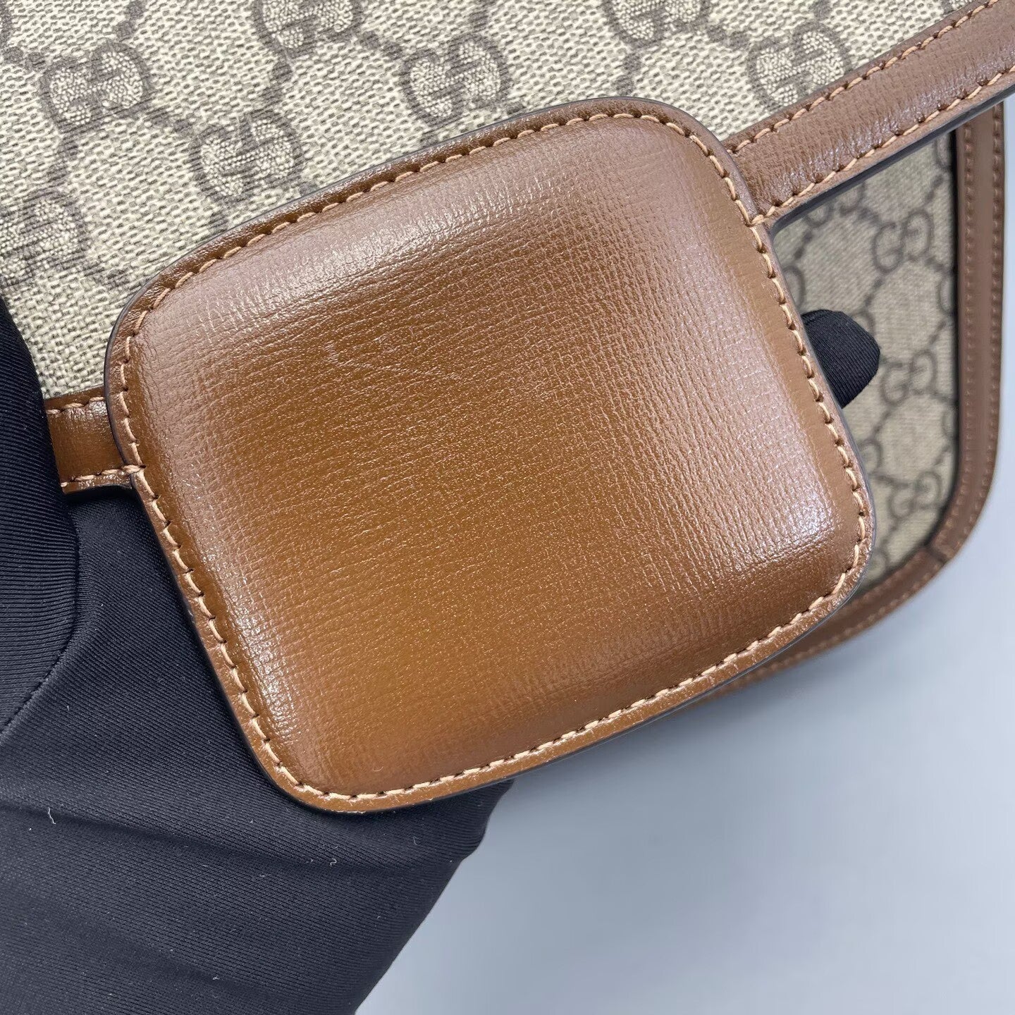 Gucci - 1955 Horsebit Saddle Bag - GG Supreme canvas with leather trim - Caramel and Beige/Ebony - (medium)