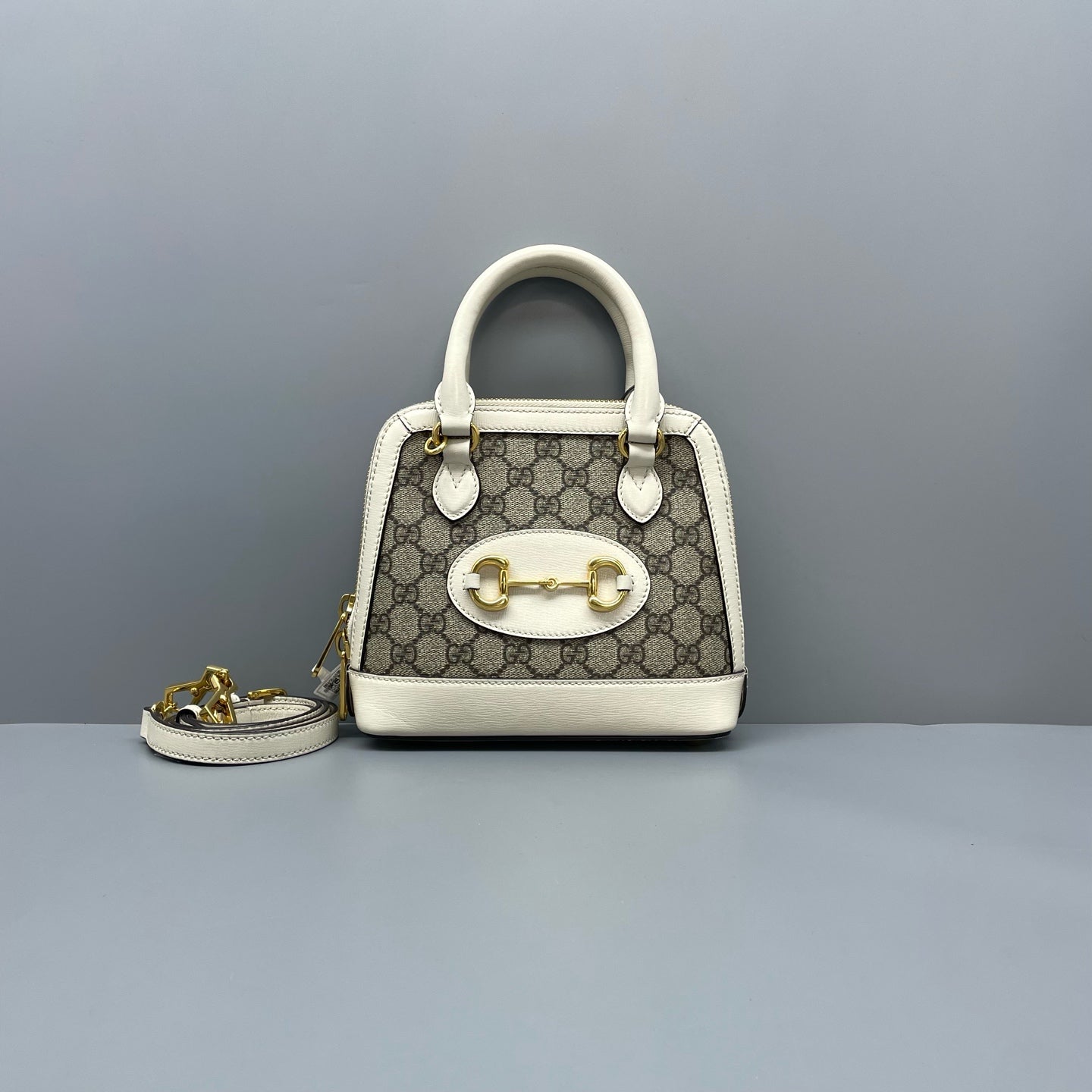 Gucci - 1955 Horsebit Shell Bag - GG Supreme canvas with white leather trim - Beige and White - (mini)