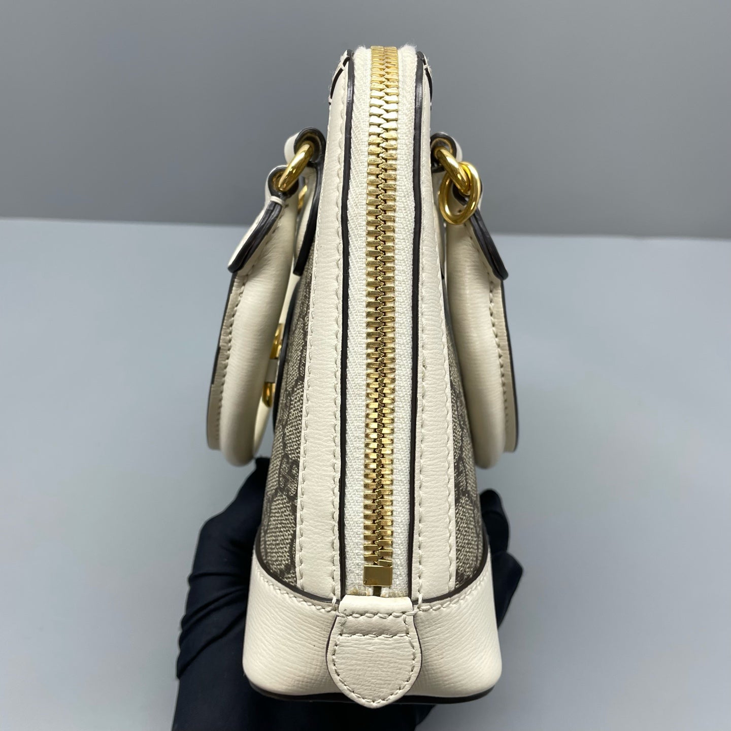 Gucci - 1955 Horsebit Shell Bag - GG Supreme canvas with white leather trim - Beige and White - (mini)