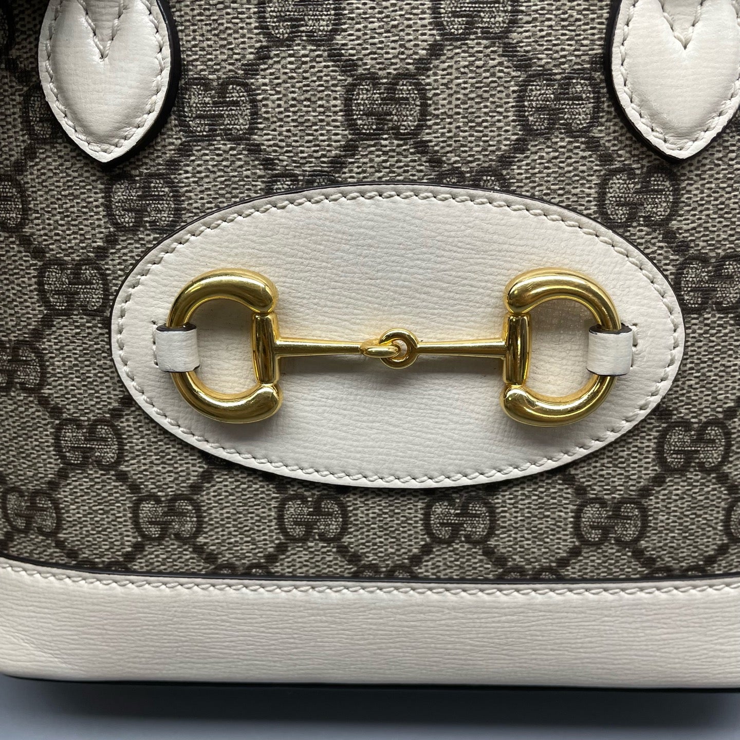 Gucci - 1955 Horsebit Shell Bag - GG Supreme canvas with white leather trim - Beige and White - (mini)