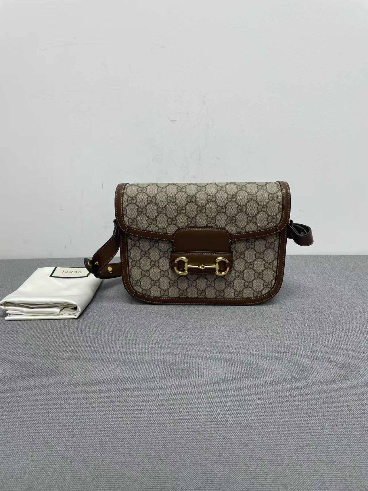 Gucci - 1955 Horsebit Shoulder Bag - GG Supreme canvas with leather trim - Brown - (medium)
