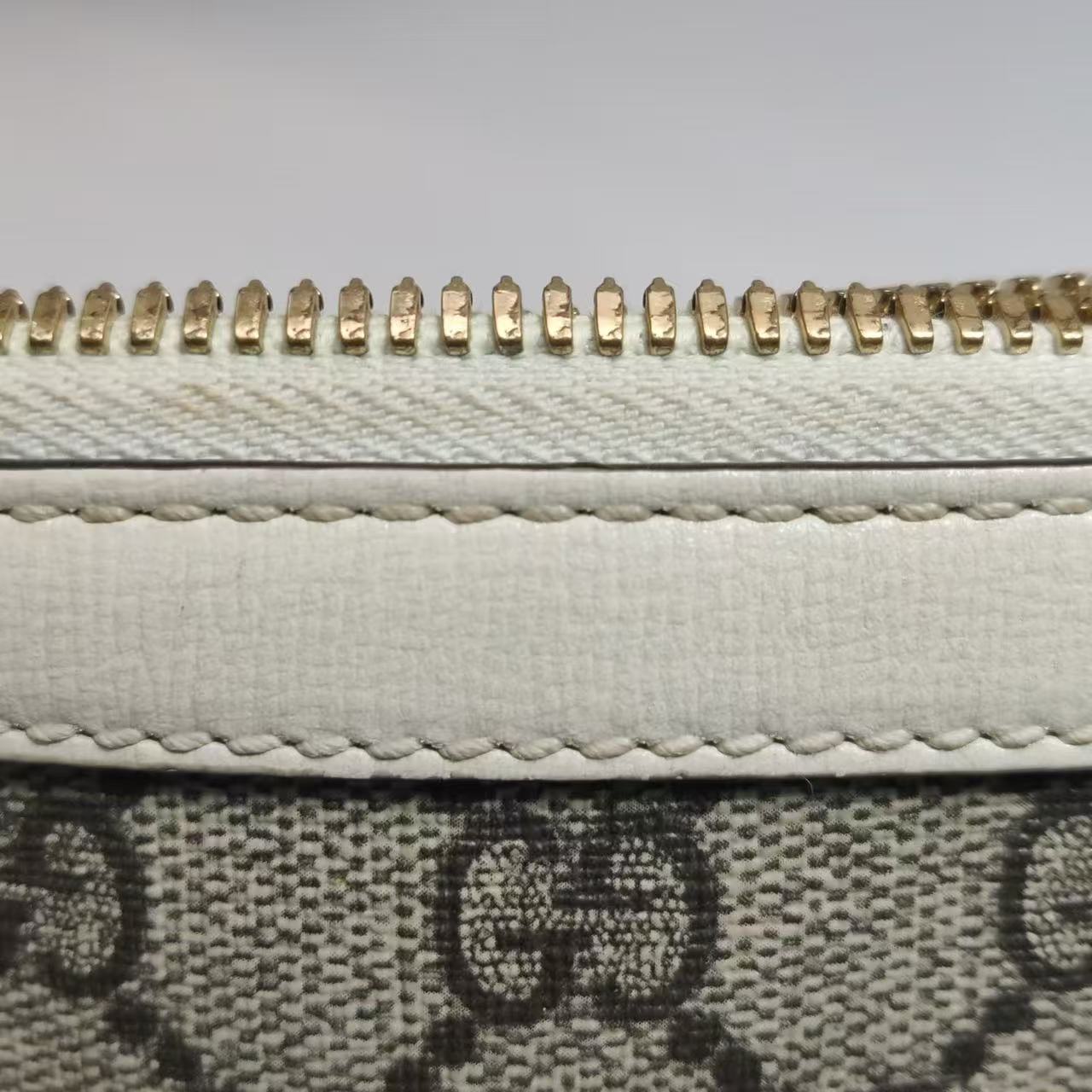 Gucci - 1955 Horsebit Top Handle Bag - GG Supreme canvas with leather trim - Beige and white with gold-tone hardware - (mini)