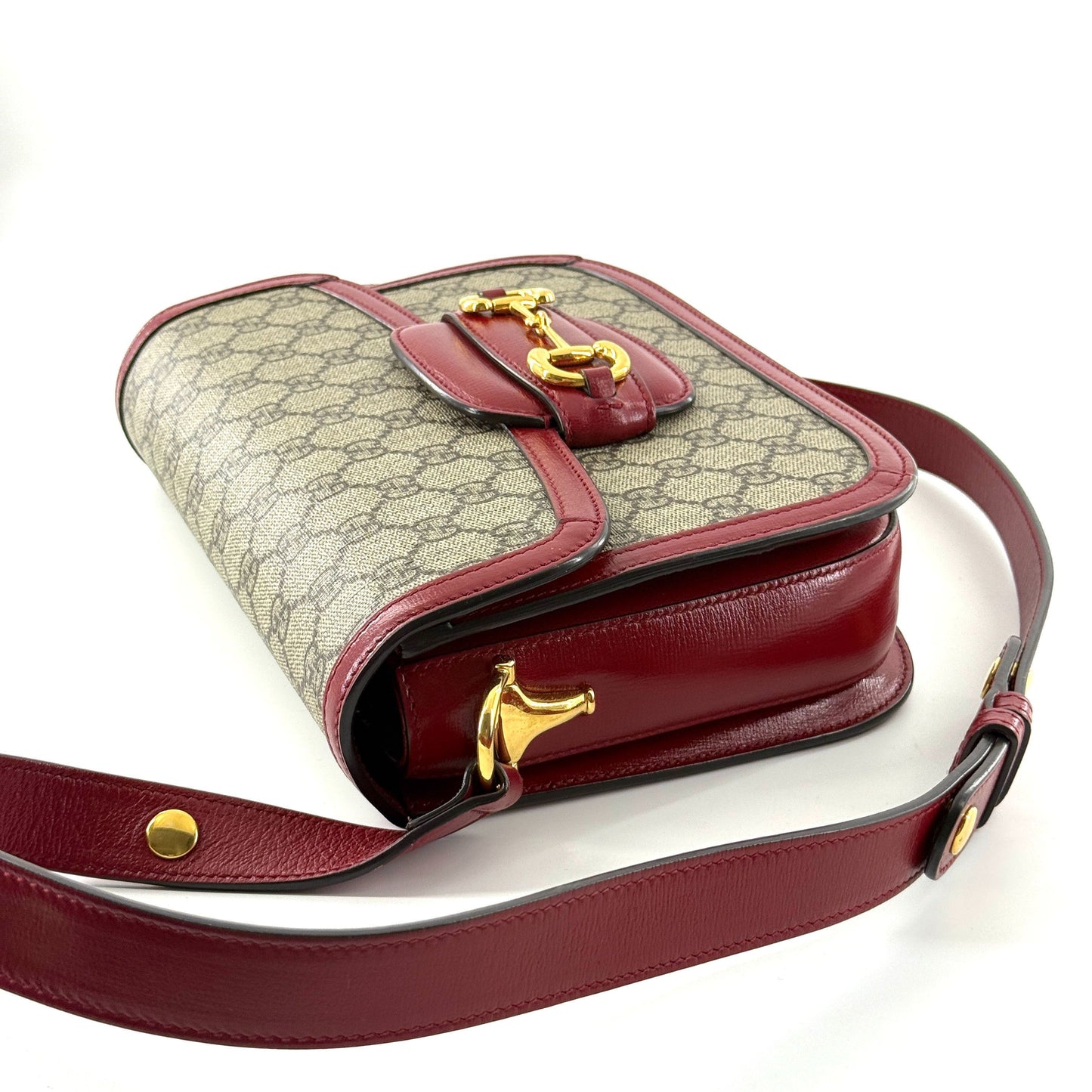 Gucci - 1955 Medium Horsebit Bag - GG Supreme canvas with patent leather trim - Beige and Red - (medium)