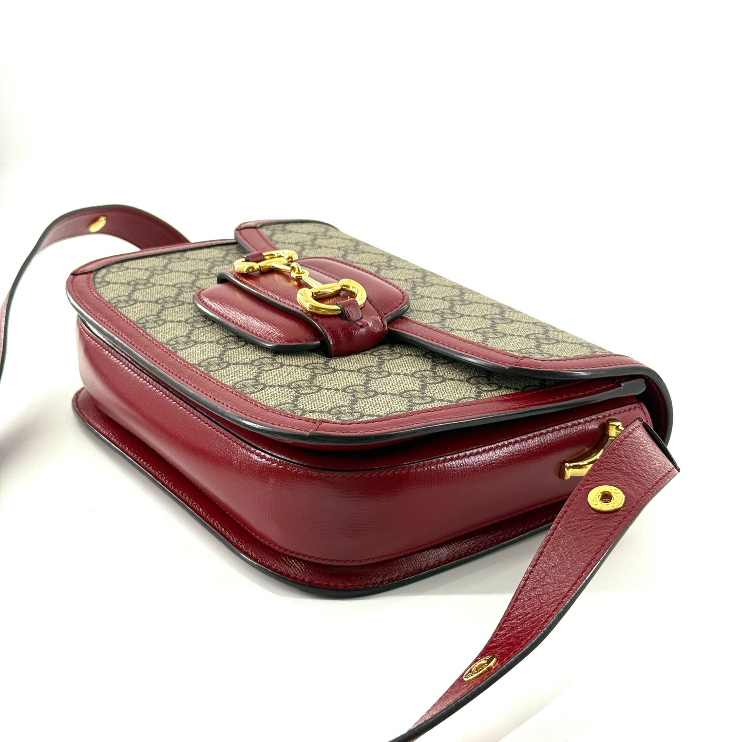 Gucci - 1955 Medium Horsebit Bag - GG Supreme canvas with patent leather trim - Beige and Red - (medium)