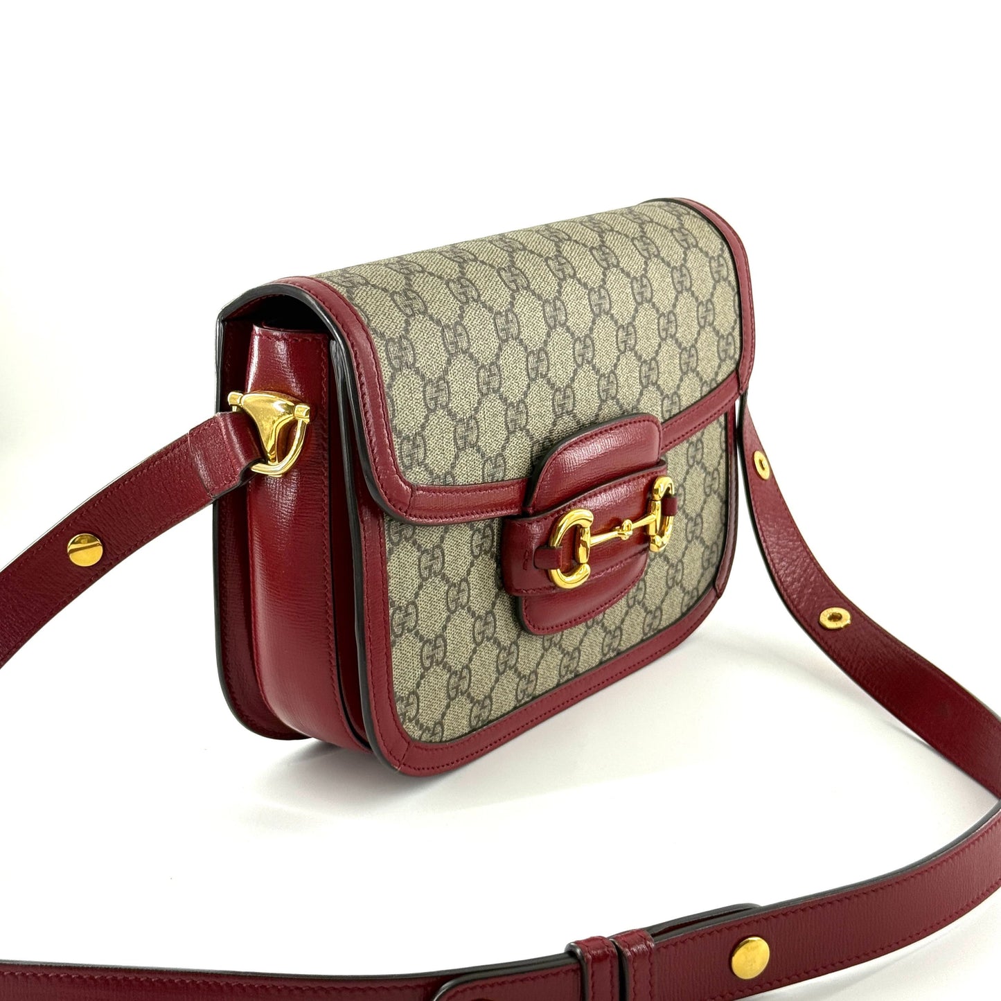 Gucci - 1955 Medium Horsebit Bag - GG Supreme canvas with patent leather trim - Beige and Red - (medium)