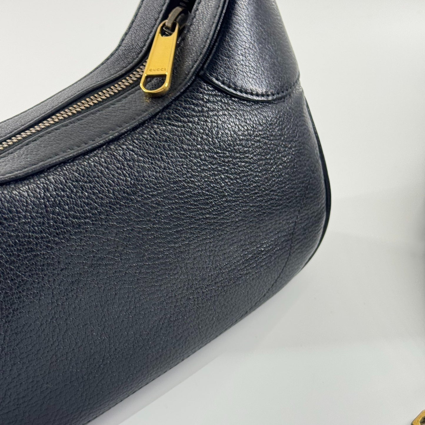 Gucci - Aphrodite Crescent Bag - Grained leather - Black with gold-tone hardware - (medium)
