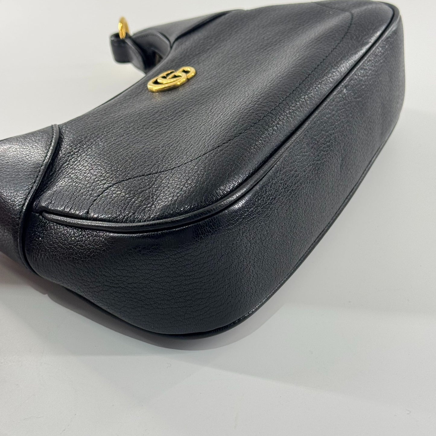 Gucci - Aphrodite Crescent Bag - Grained leather - Black with gold-tone hardware - (medium)