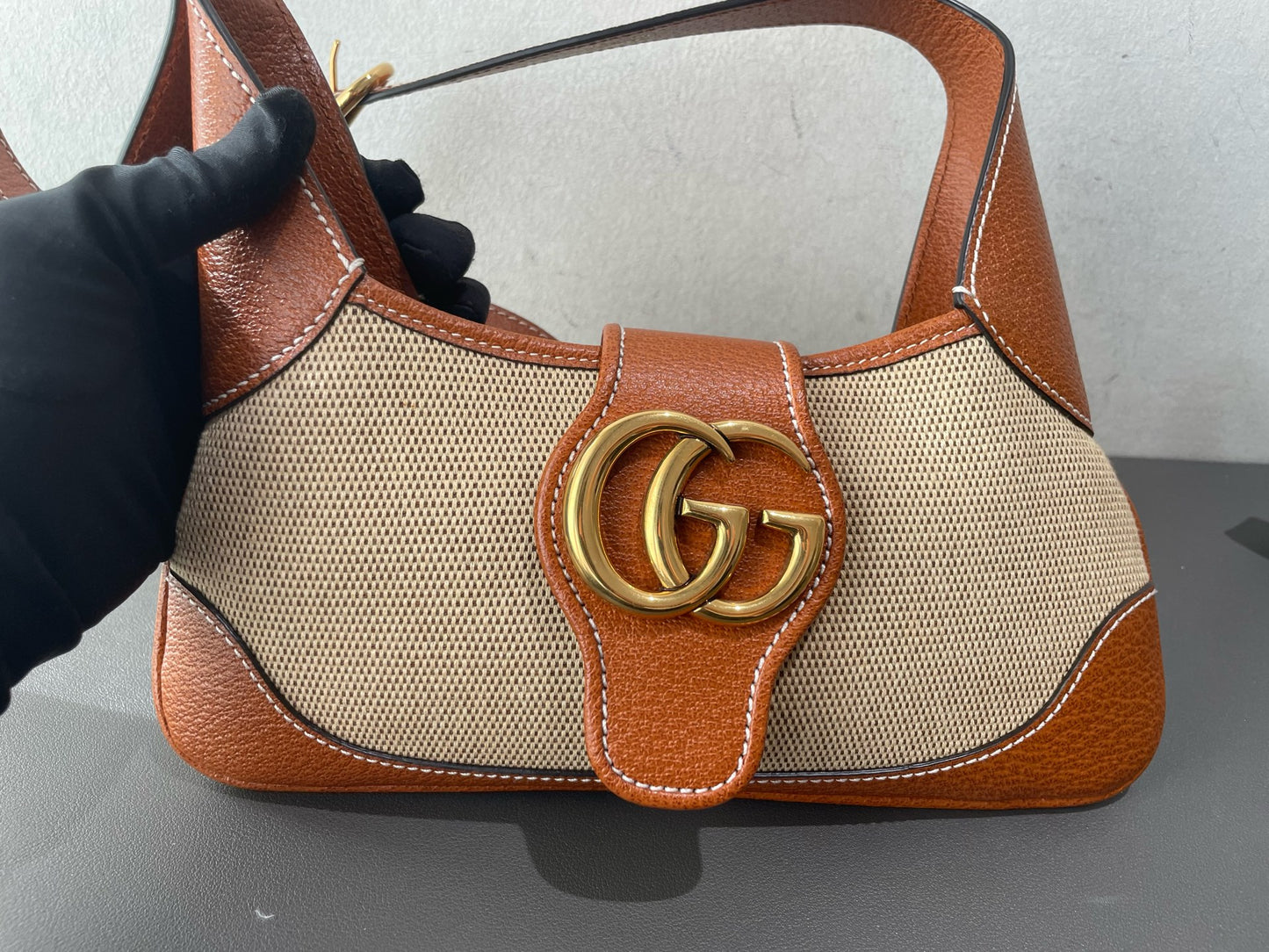 Gucci - Aphrodite Crescent Shoulder Bag - Textured leather and canvas - Brown and Beige - (small)