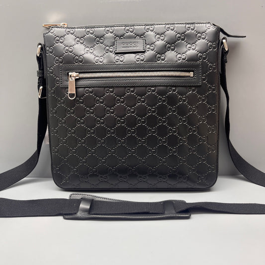 Gucci - GG Embossed Messenger Bag - Leather - Black - (Medium)