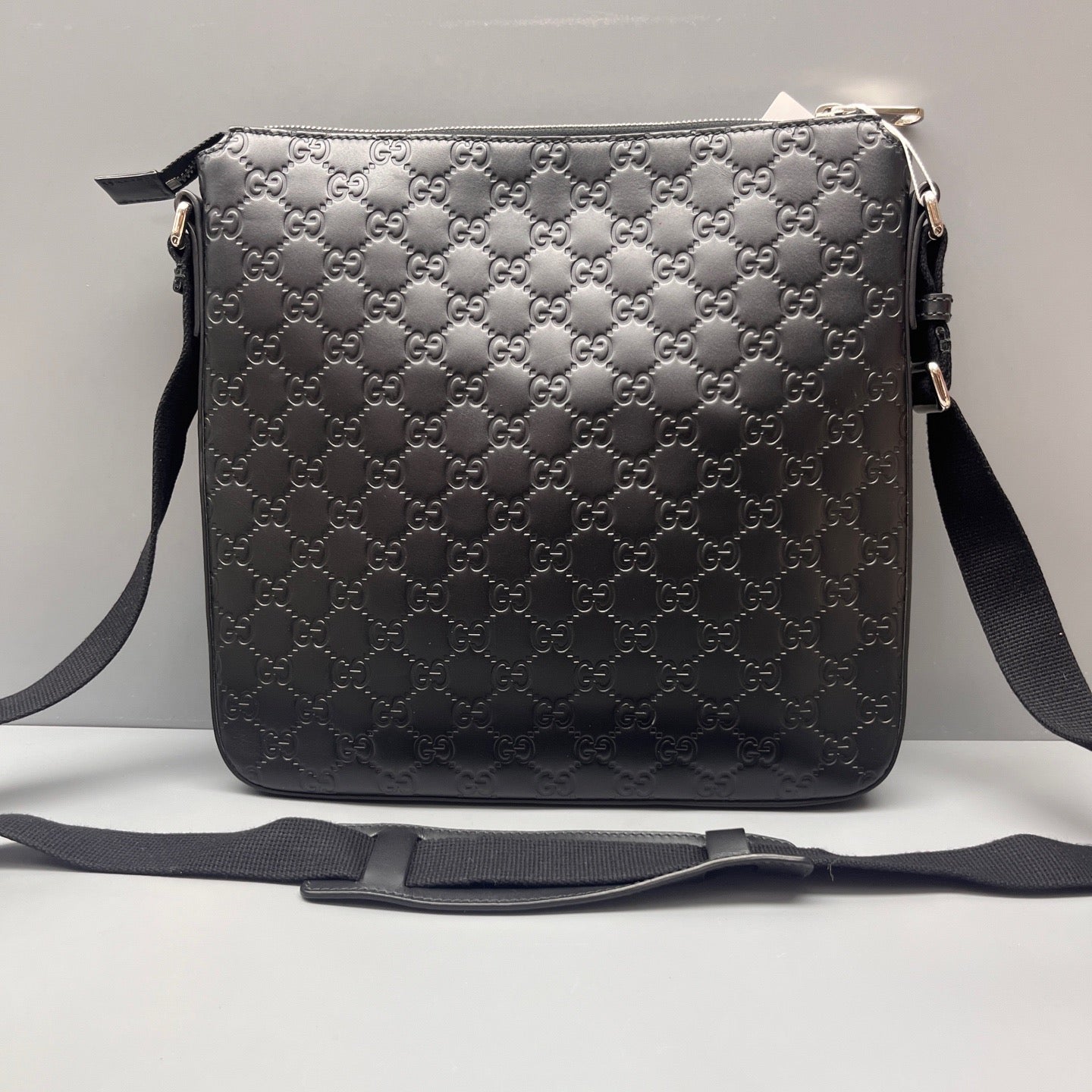 Gucci - GG Embossed Messenger Bag - Leather - Black - (Medium)