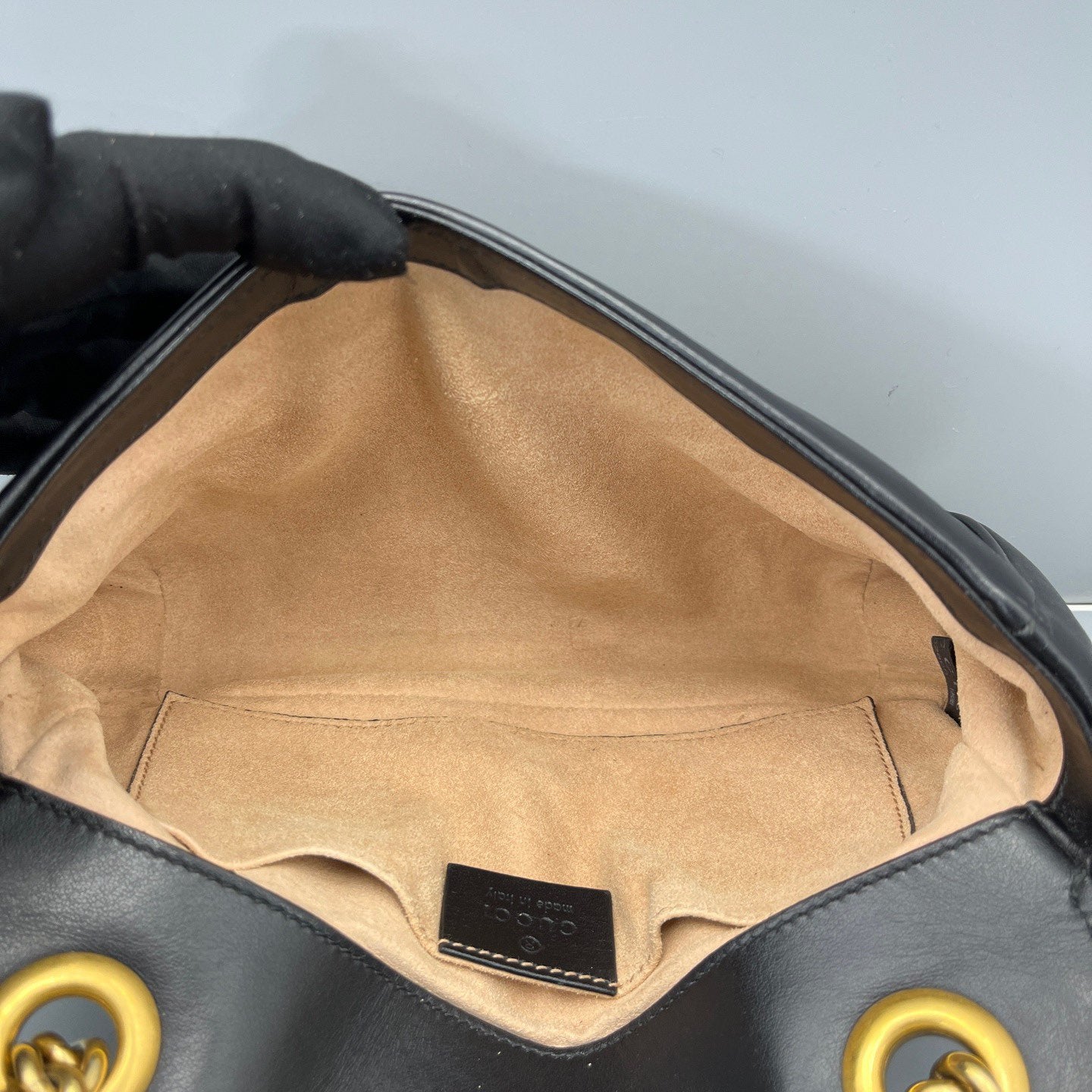Gucci - GG Marmont 22 Shoulder Bag - Calfskin leather - Black with Gold-Tone Hardware - (small)