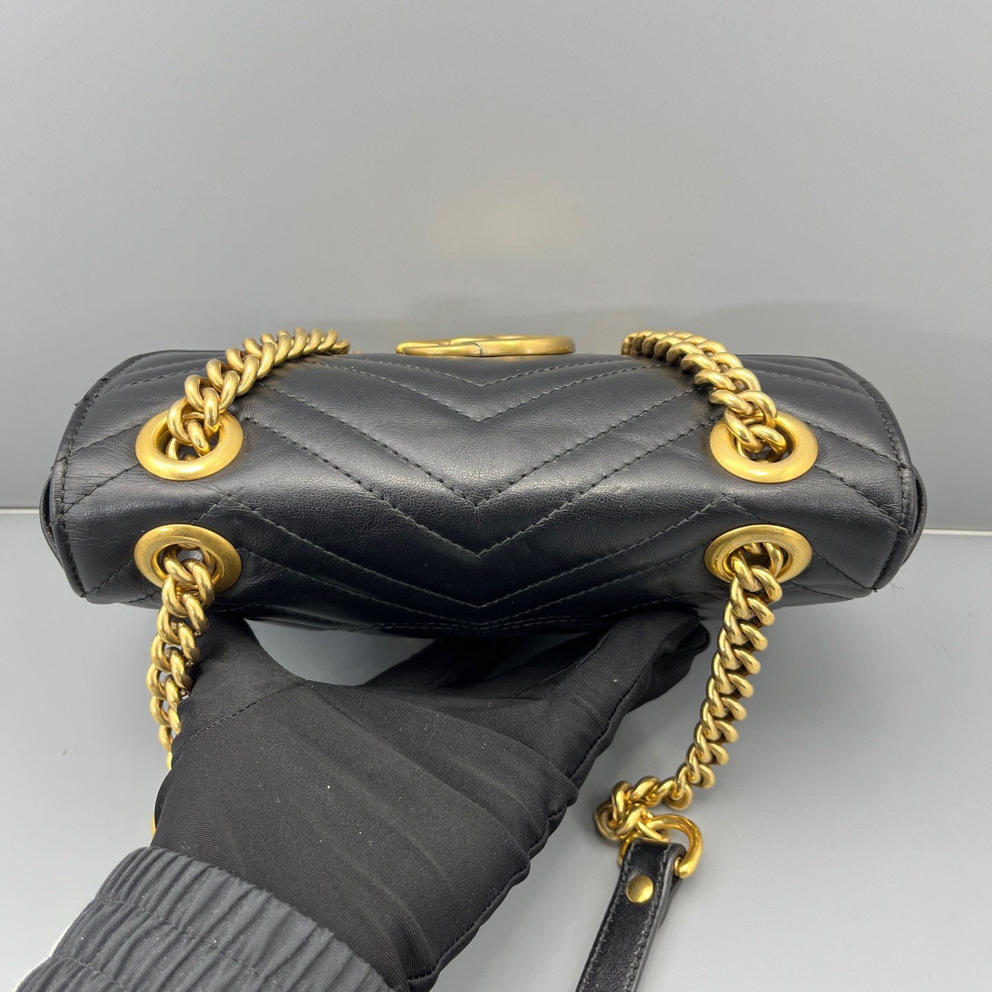 Gucci - GG Marmont 22 Shoulder Bag - Calfskin leather - Black with Gold-Tone Hardware - (small)