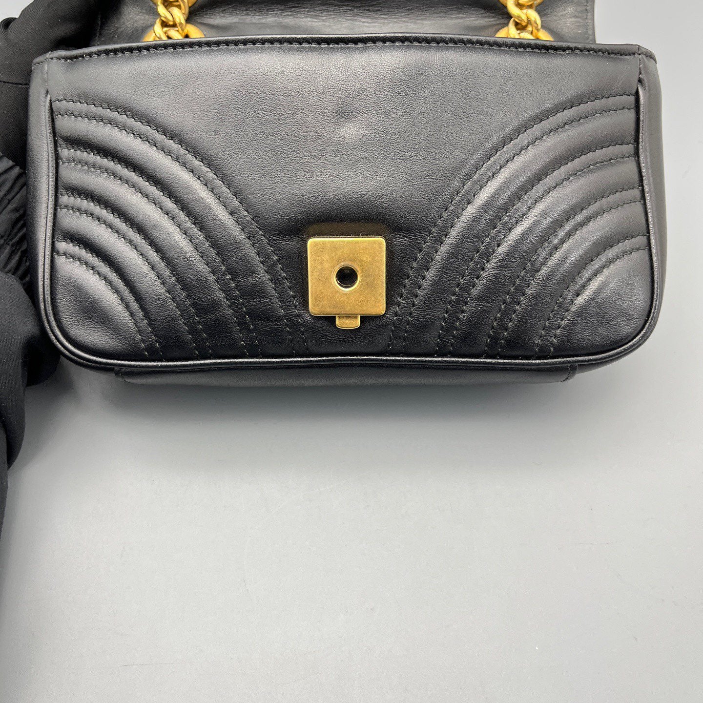Gucci - GG Marmont 22 Shoulder Bag - Calfskin leather - Black with Gold-Tone Hardware - (small)