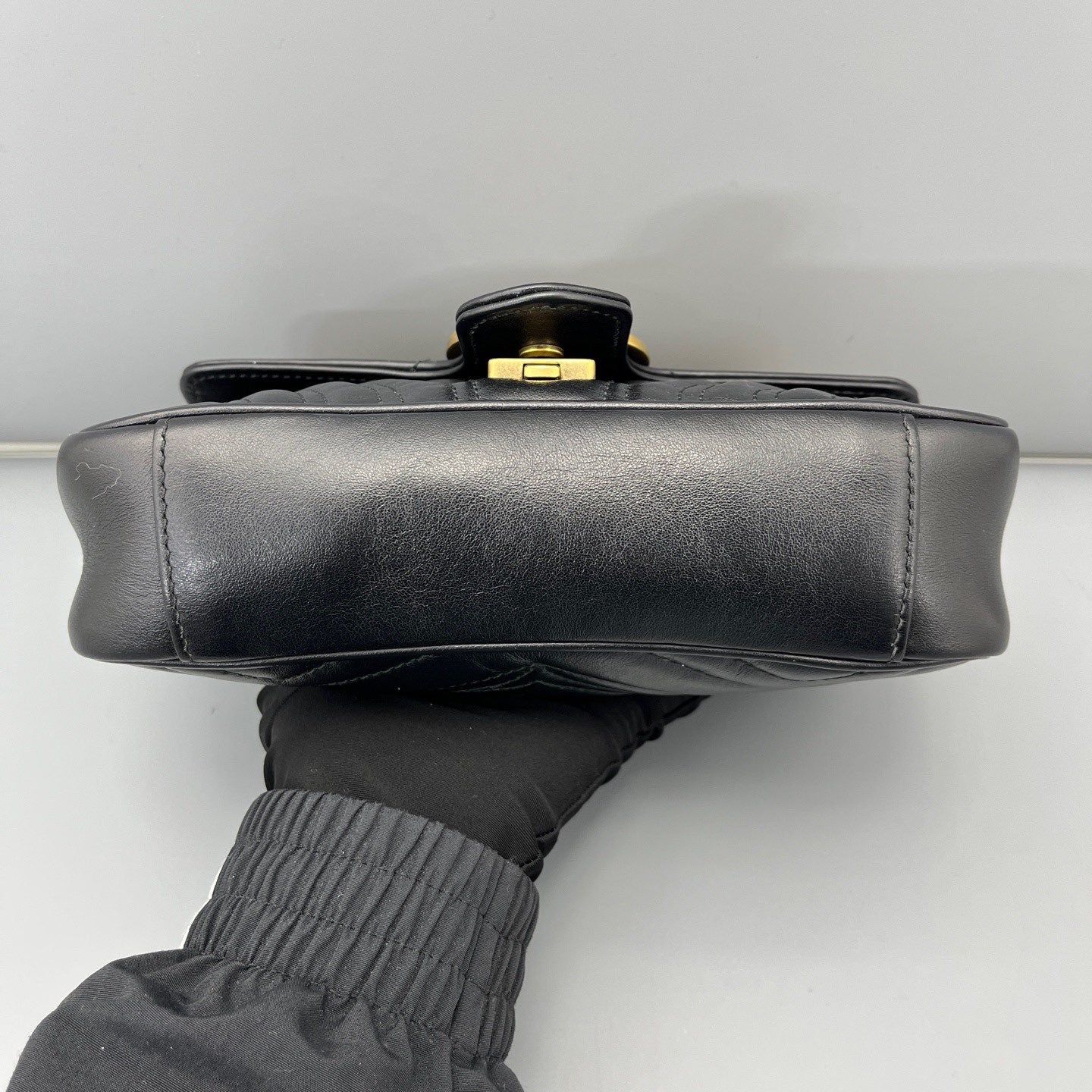 Gucci - GG Marmont 22 Shoulder Bag - Calfskin leather - Black with Gold-Tone Hardware - (small)