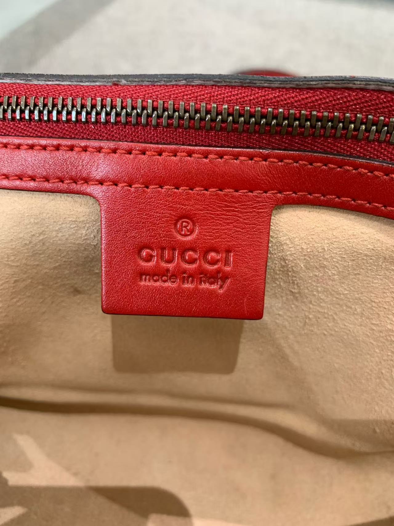 Gucci - GG Marmont 26 - Matelassé leather - Red with Gold-Tone Hardware - (Small)