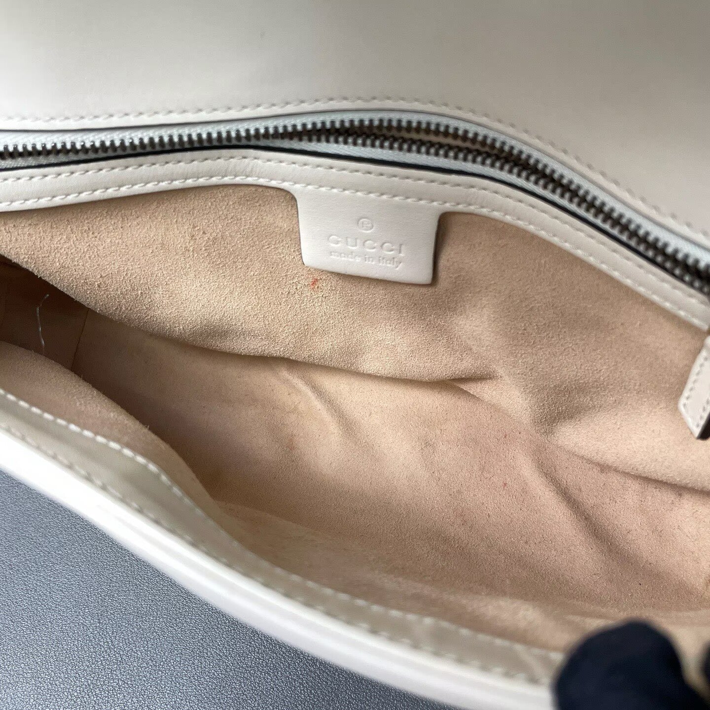 Gucci - GG Marmont - Leather - Off-white with Gold-Tone Hardware - (medium)