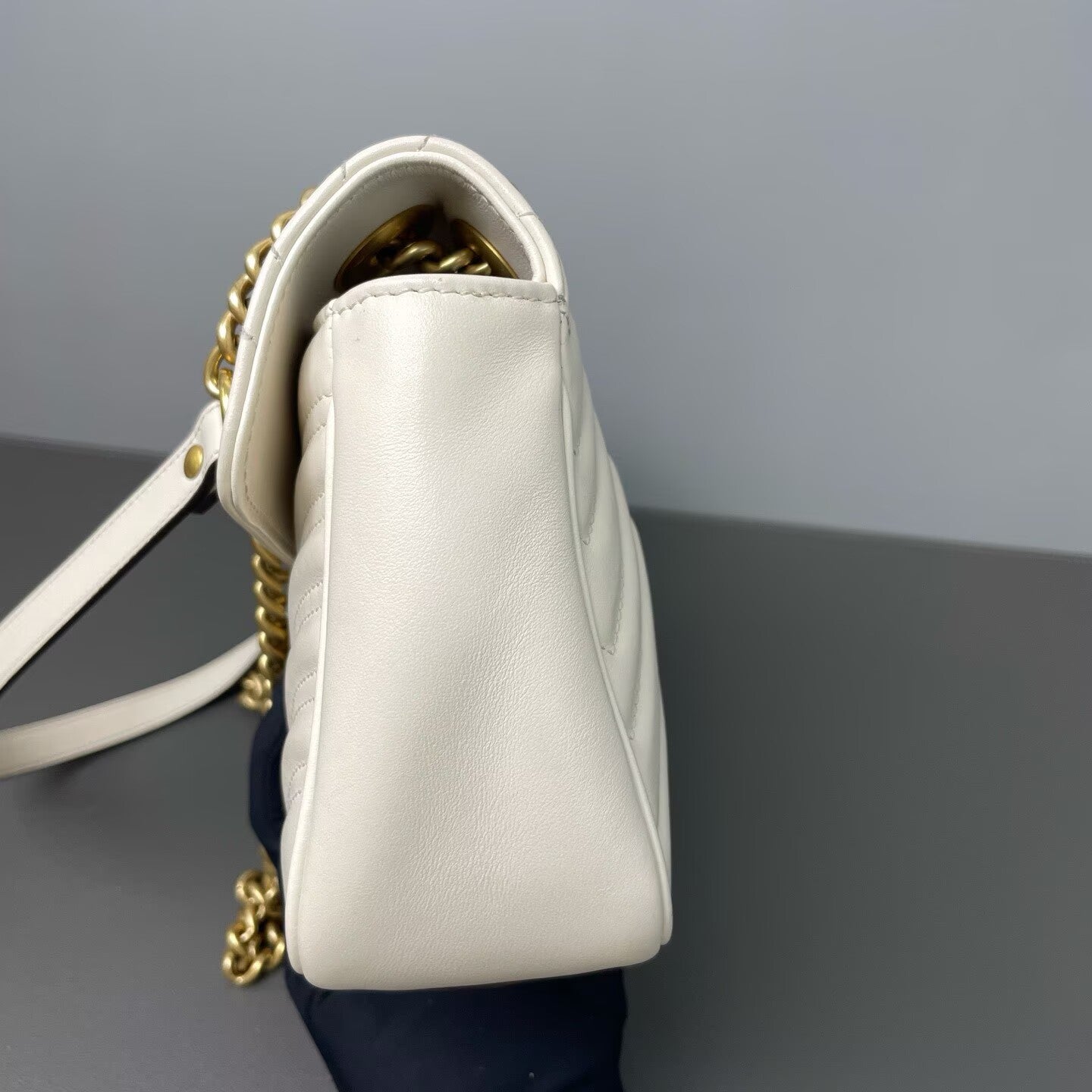 Gucci - GG Marmont - Leather - Off-white with Gold-Tone Hardware - (medium)