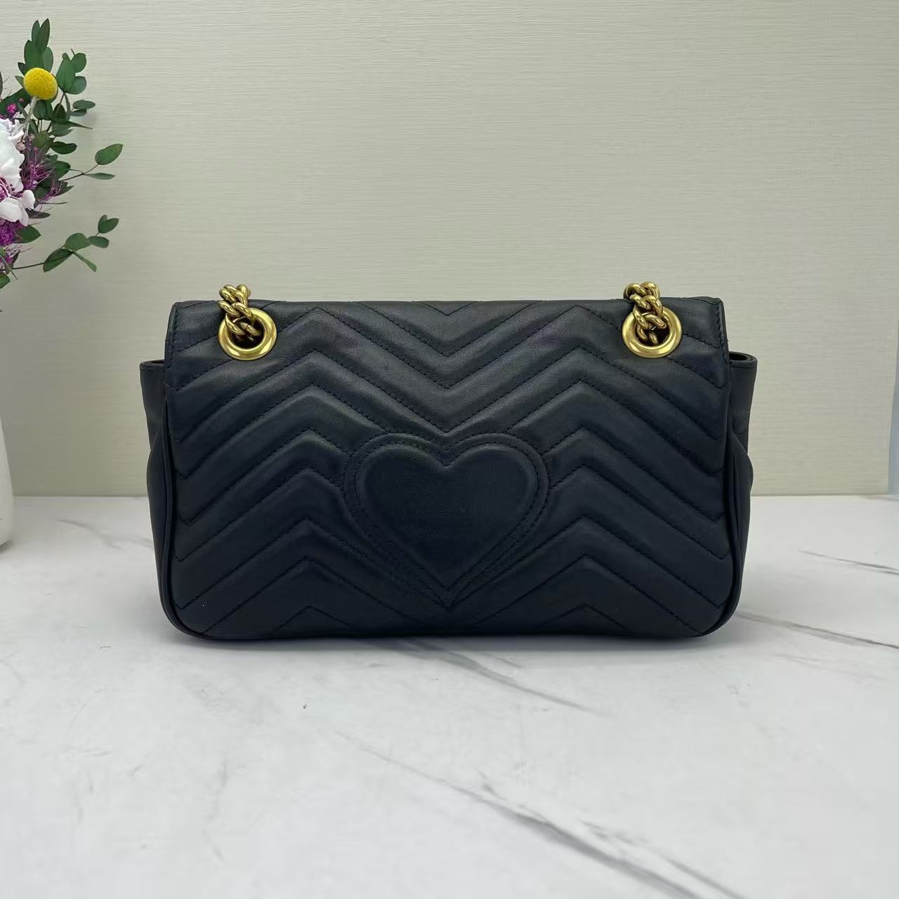 Gucci - GG Marmont Matelassé - Calfskin leather - Black with Gold-Tone Hardware - (small)