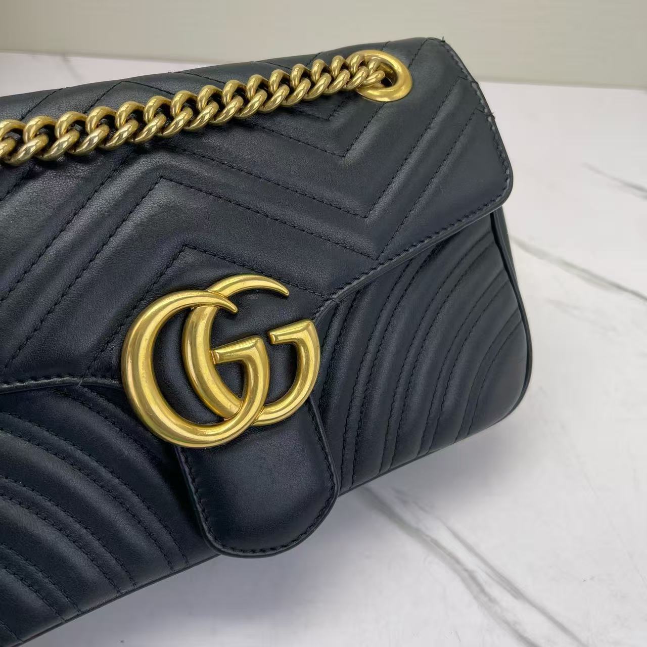Gucci - GG Marmont Matelassé - Calfskin leather - Black with Gold-Tone Hardware - (small)