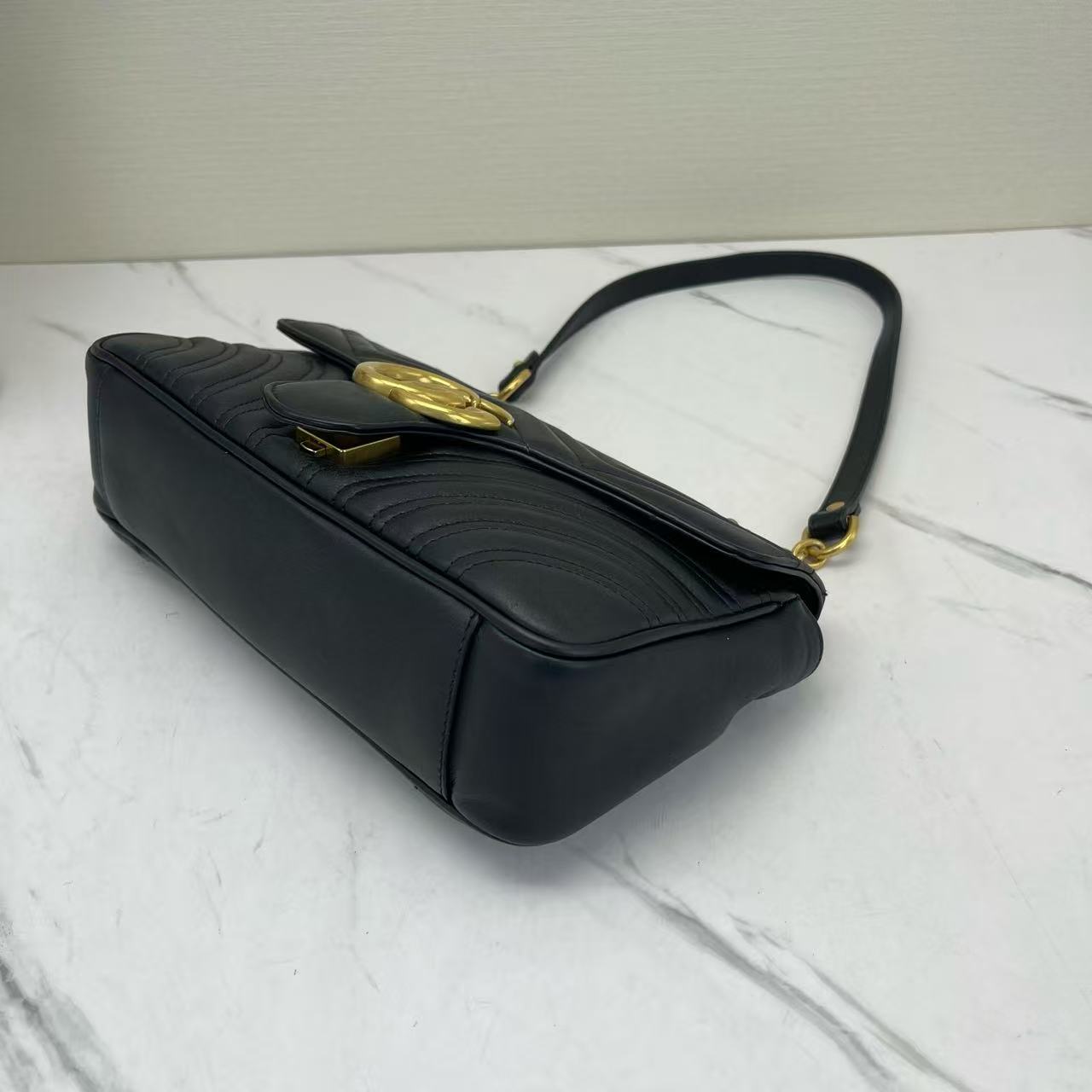Gucci - GG Marmont Matelassé - Calfskin leather - Black with Gold-Tone Hardware - (small)