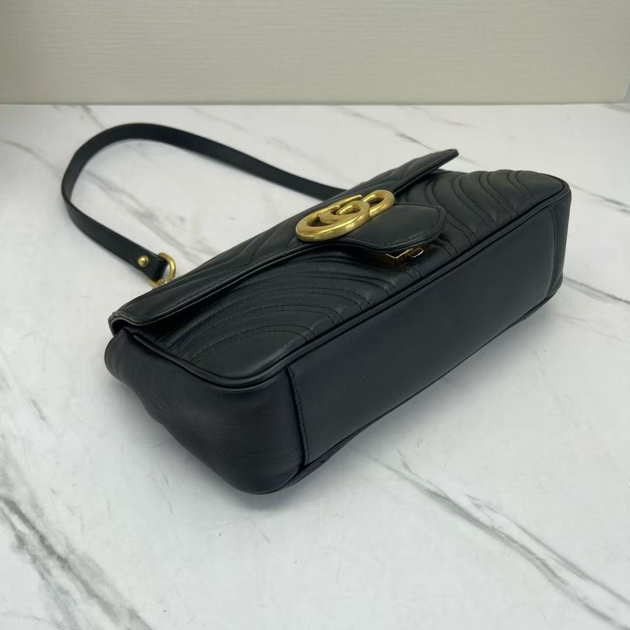 Gucci - GG Marmont Matelassé - Calfskin leather - Black with Gold-Tone Hardware - (small)