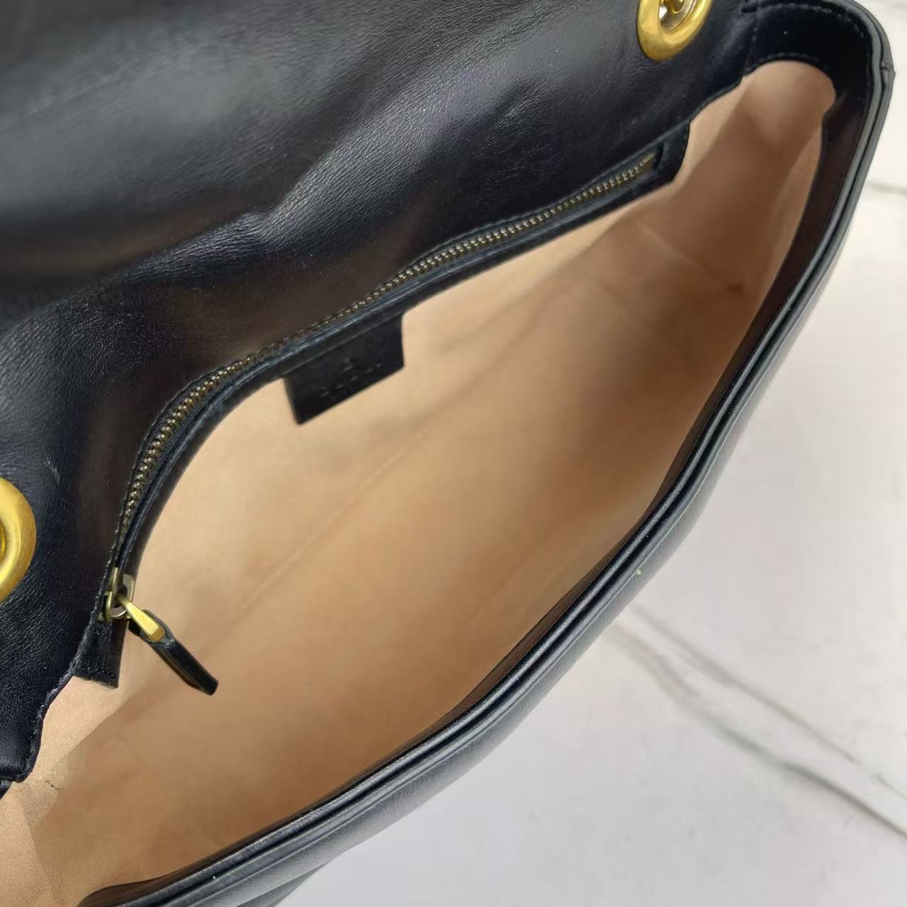 Gucci - GG Marmont Matelassé - Calfskin leather - Black with Gold-Tone Hardware - (small)