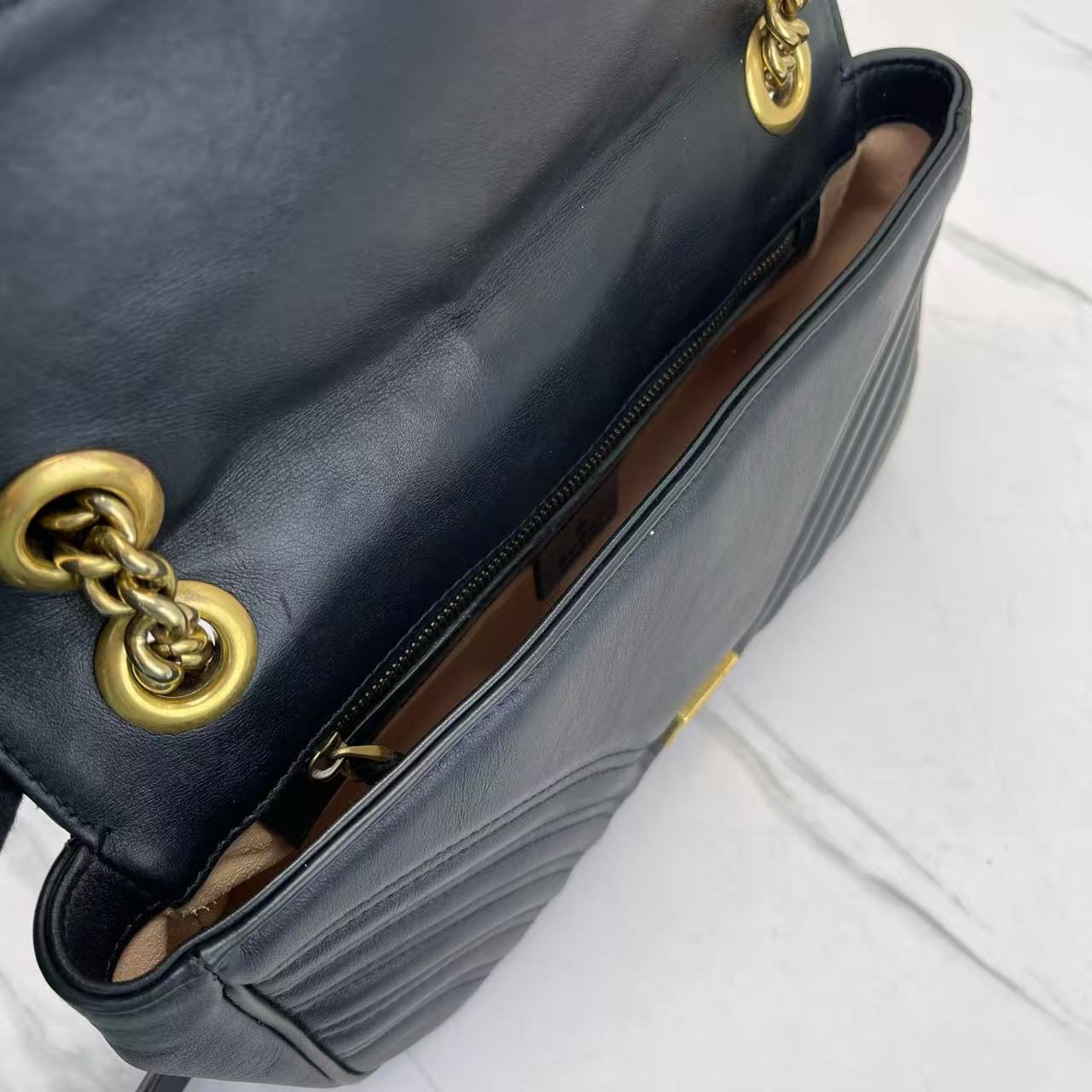 Gucci - GG Marmont Matelassé - Calfskin leather - Black with Gold-Tone Hardware - (small)