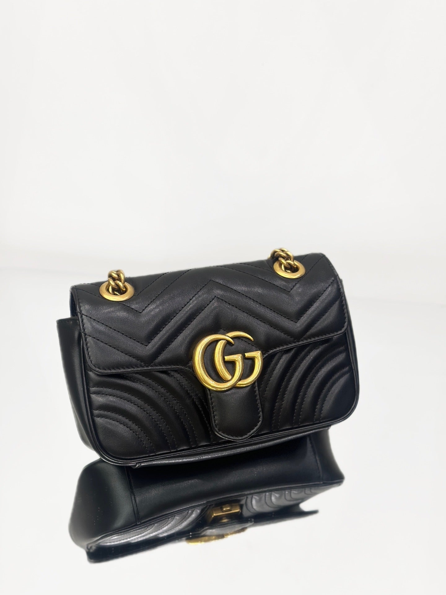 Gucci - GG Marmont Matelassé Mini Shoulder Bag - Calfskin leather - Black with Gold-Tone Hardware - (mini)