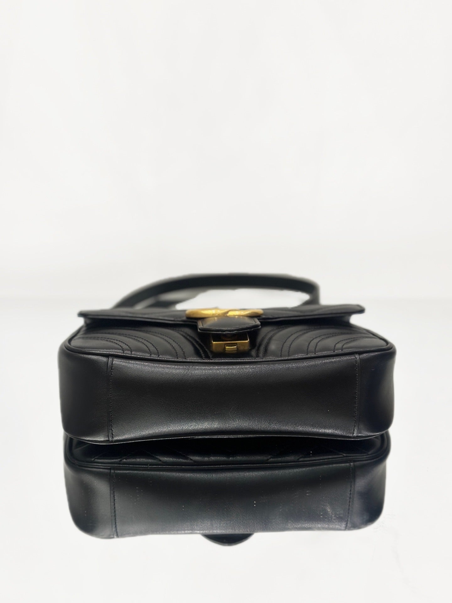 Gucci - GG Marmont Matelassé Mini Shoulder Bag - Calfskin leather - Black with Gold-Tone Hardware - (mini)
