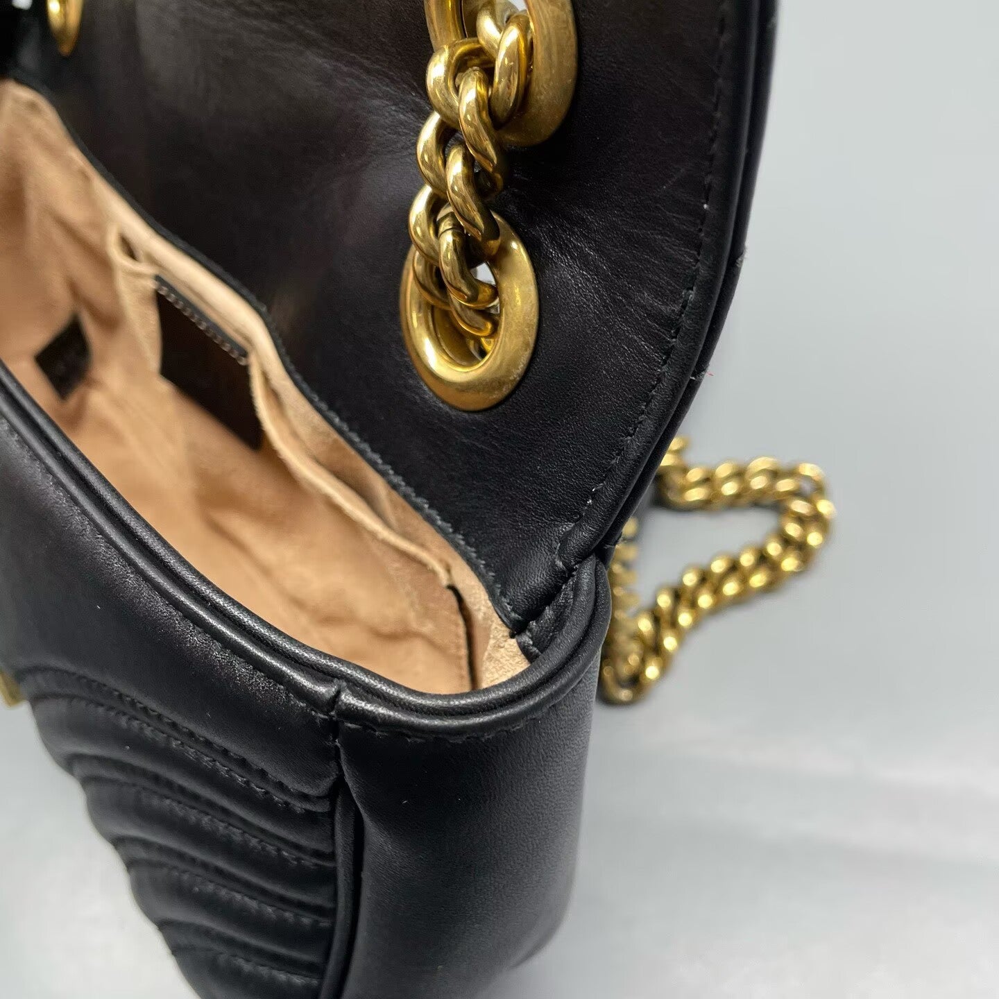 Gucci - GG Marmont Matelassé Shoulder Bag 2.0 (Marmont 22) - Leather - Black with Gold-Tone Hardware - (Mini)