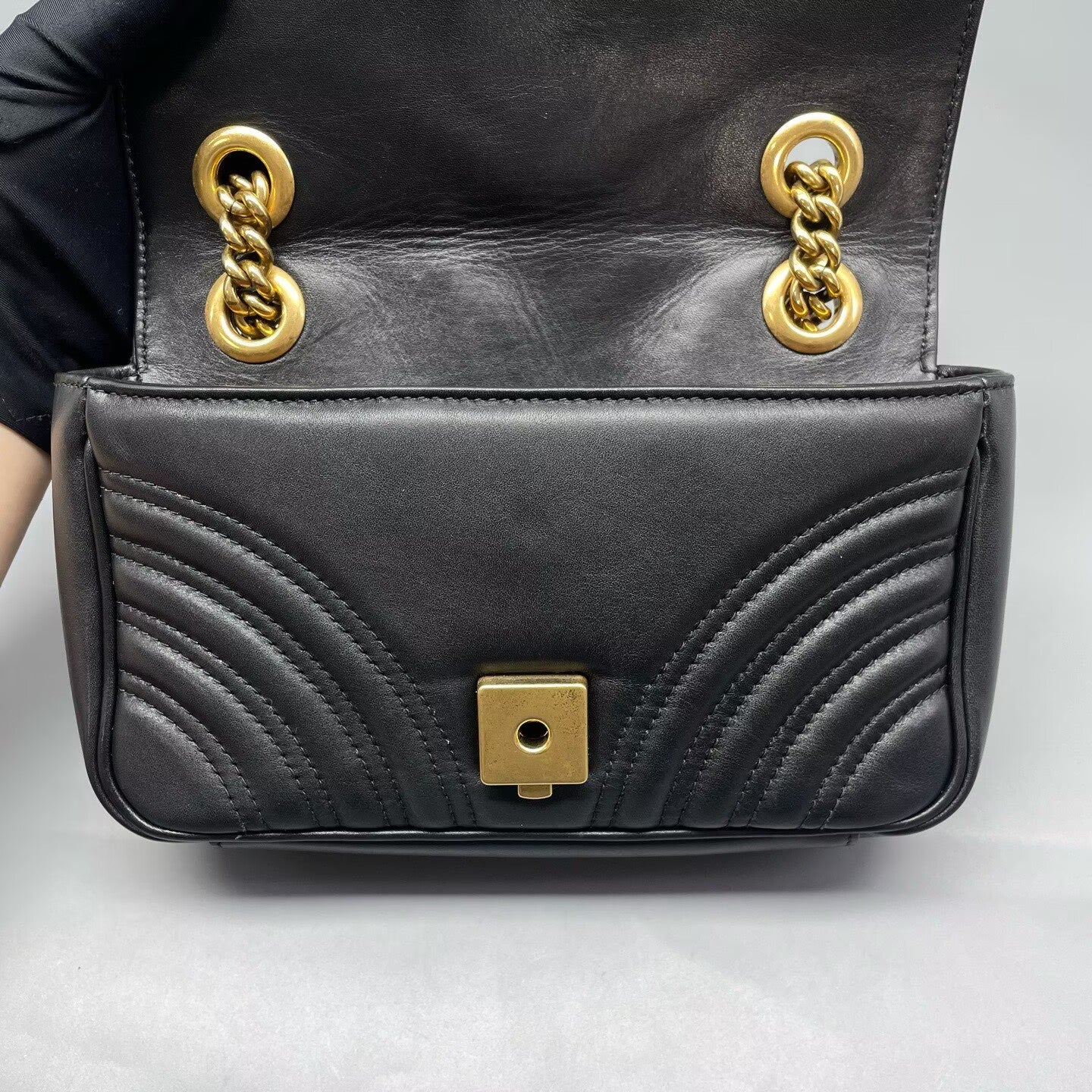Gucci - GG Marmont Matelassé Shoulder Bag 2.0 (Marmont 22) - Leather - Black with Gold-Tone Hardware - (Mini)