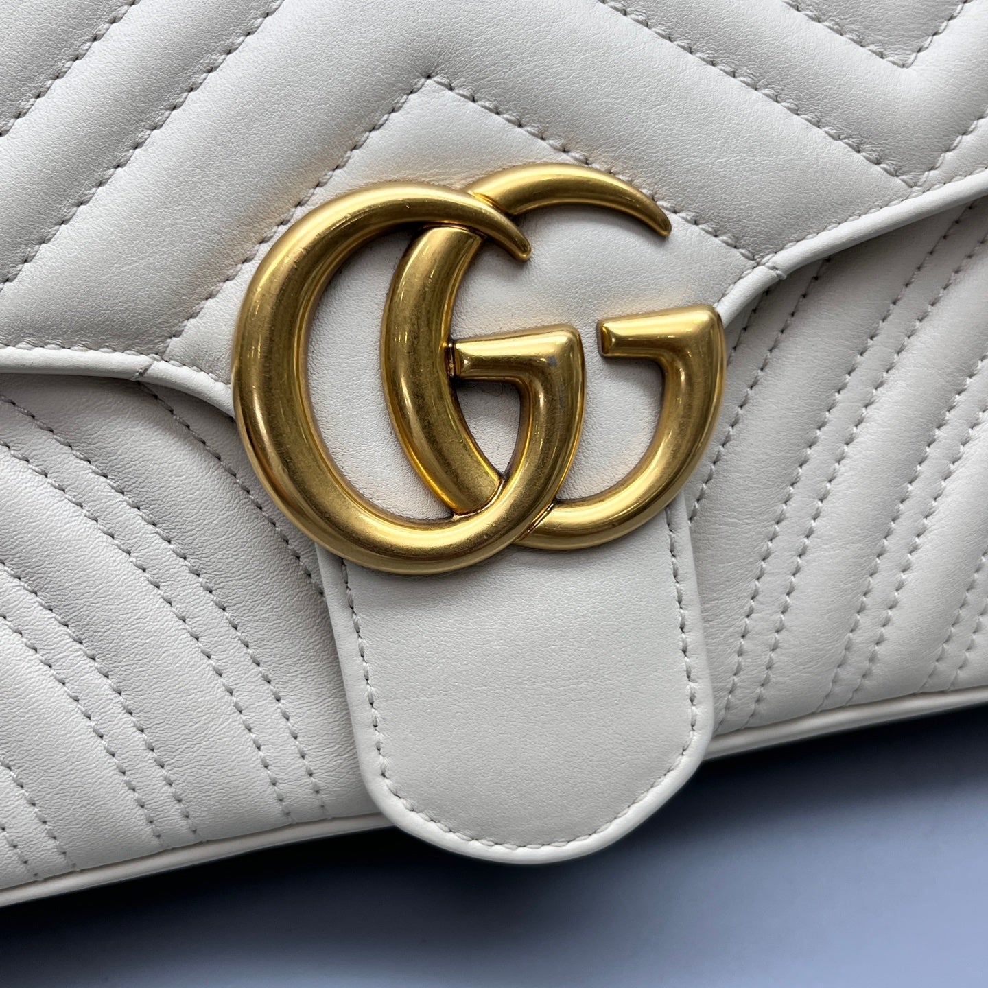 Gucci - GG Marmont Matelassé Shoulder Bag - Leather - White with Gold-Tone Hardware - (medium)
