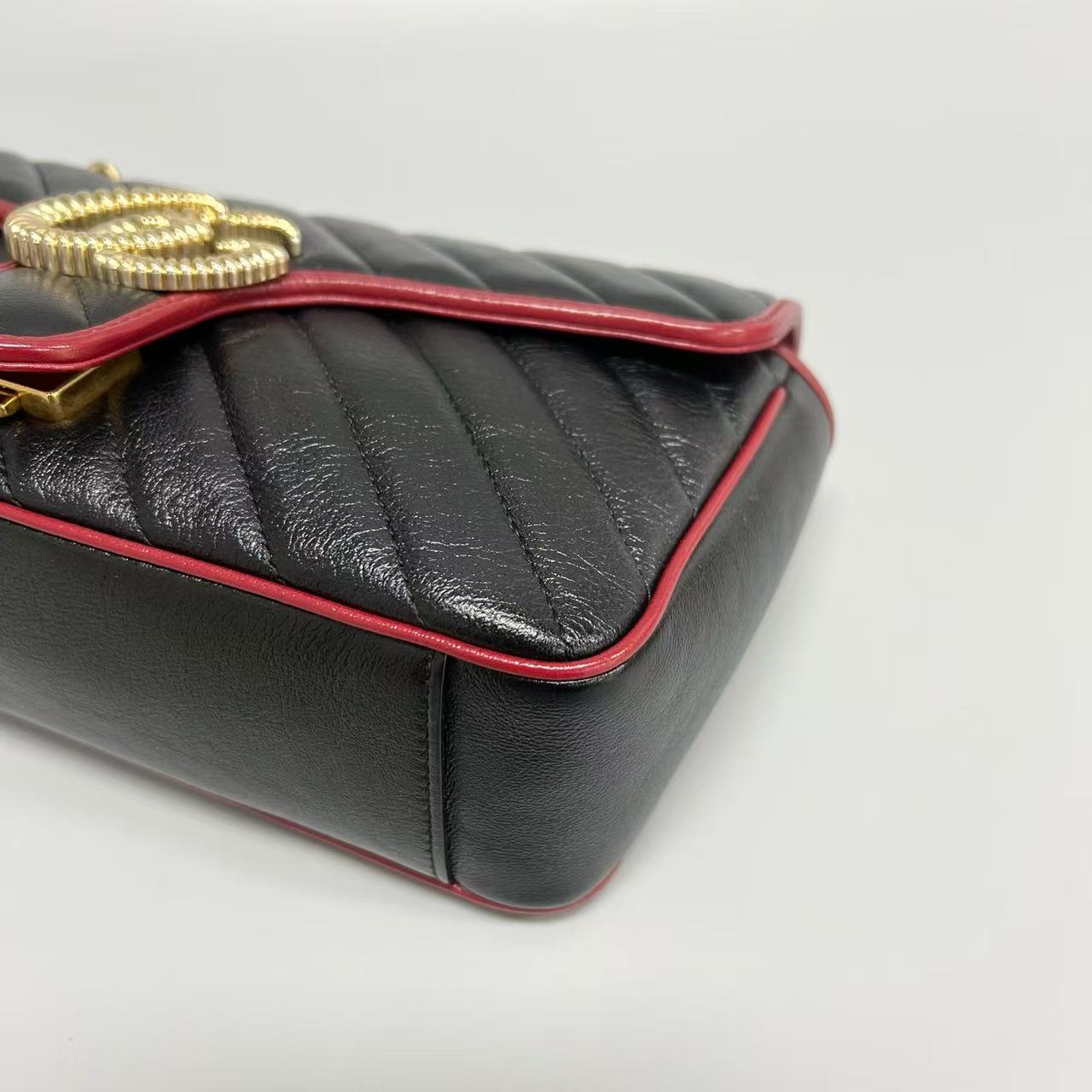 Gucci - GG Marmont Matelassé Shoulder Bag - Quilted calfskin leather - Black with red trim and interior, gold-tone hardware - (Medium)