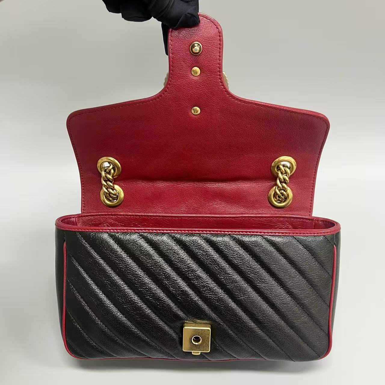 Gucci - GG Marmont Matelassé Shoulder Bag - Quilted calfskin leather - Black with red trim and interior, gold-tone hardware - (Medium)
