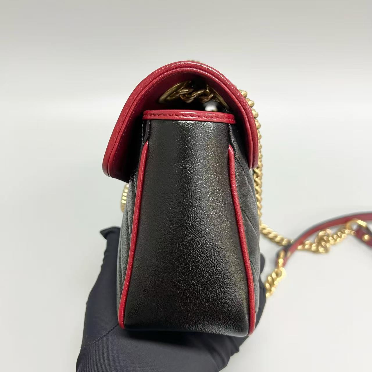 Gucci - GG Marmont Matelassé Shoulder Bag - Quilted calfskin leather - Black with red trim and interior, gold-tone hardware - (Medium)