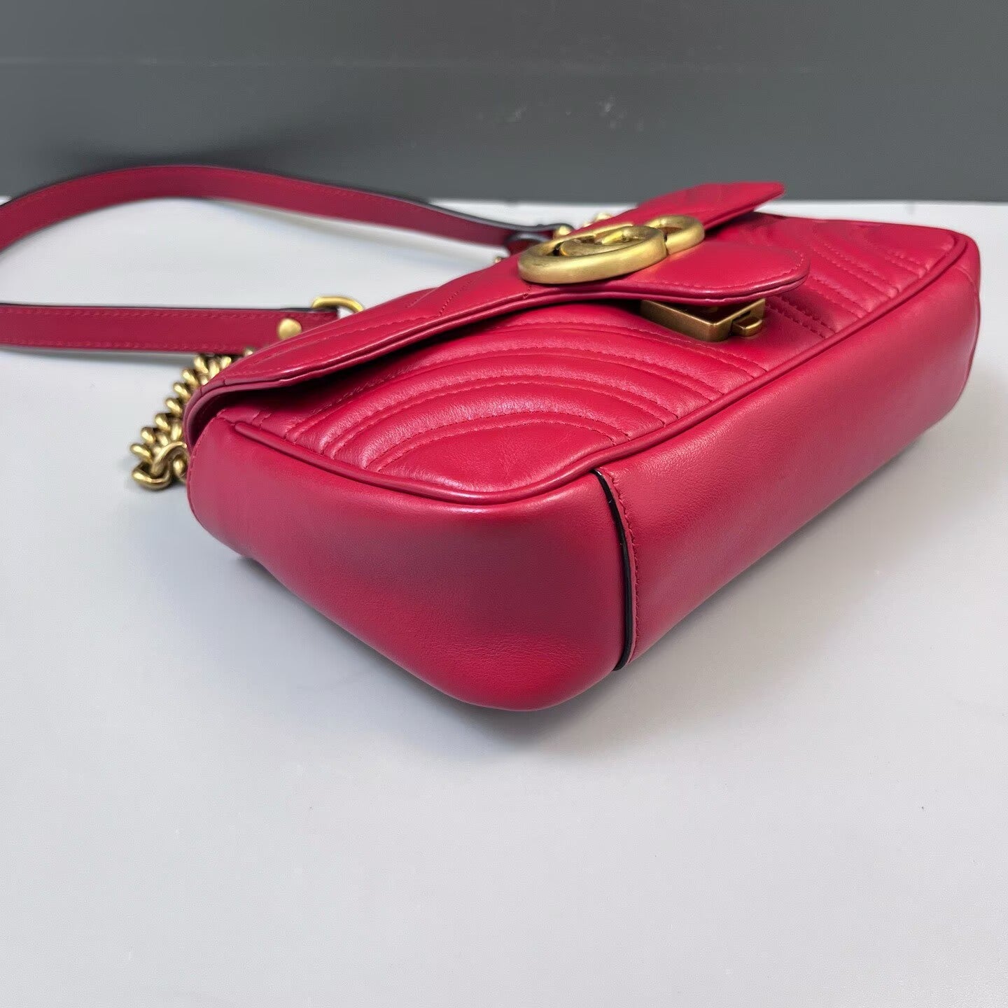 Gucci - GG Marmont Matelassé Small Shoulder Bag - Leather - Red with Gold-Tone Hardware - (small)