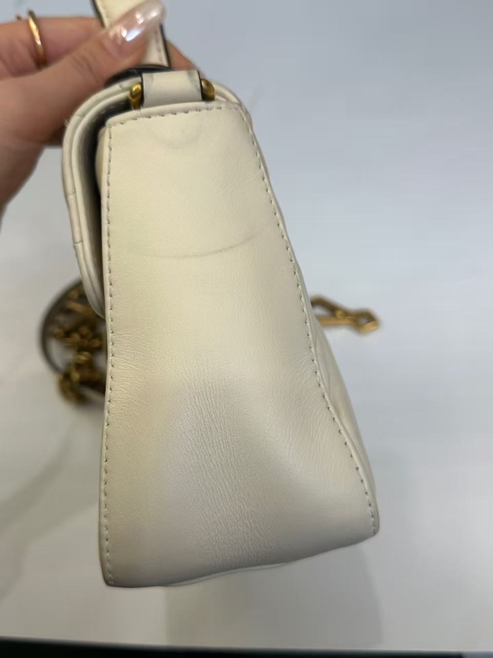 Gucci - GG Marmont Matelassé Top Handle Bag - Matelassé leather - Off-white with Antique Gold-Tone Hardware - (Small)