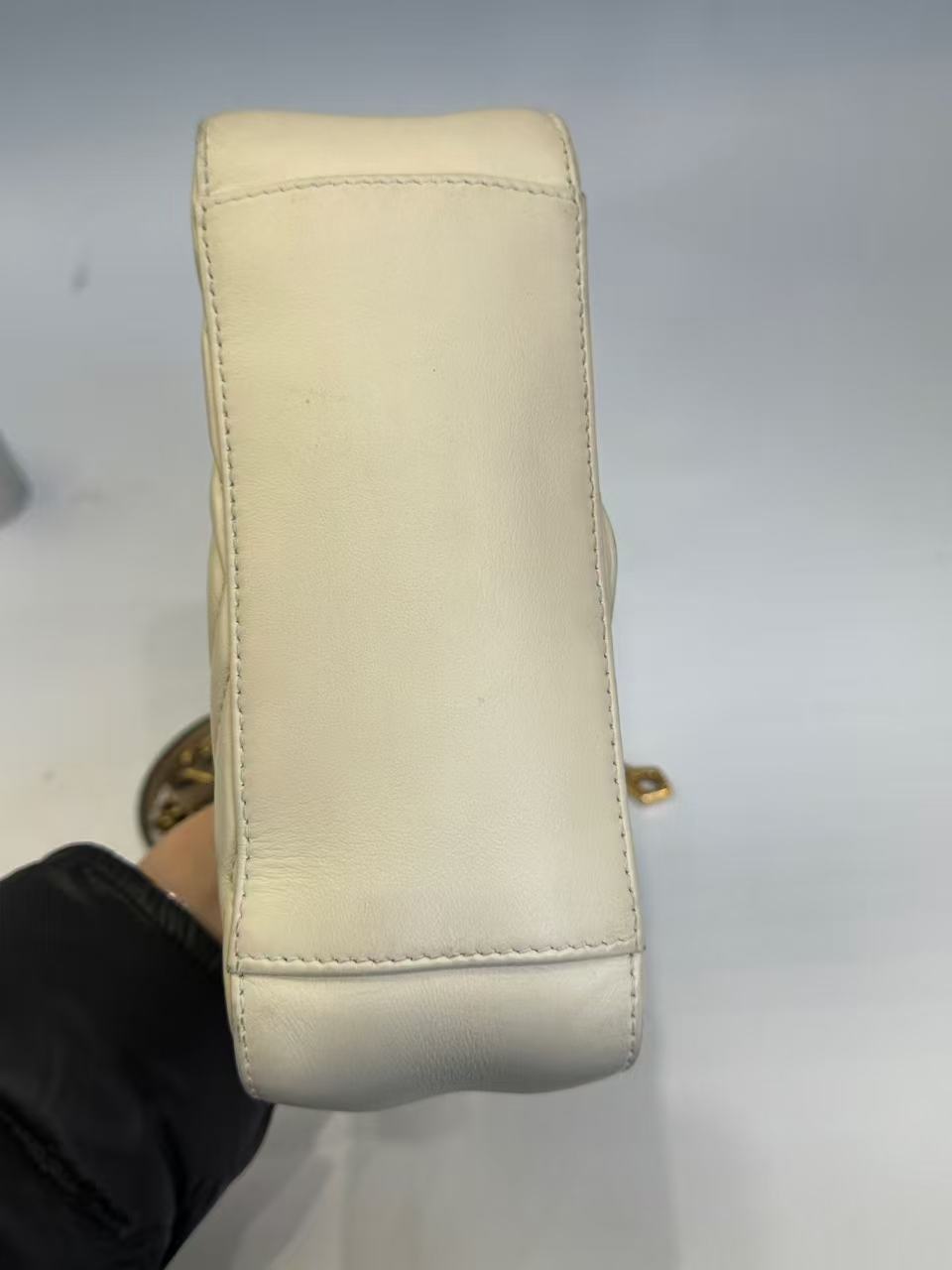 Gucci - GG Marmont Matelassé Top Handle Bag - Matelassé leather - Off-white with Antique Gold-Tone Hardware - (Small)