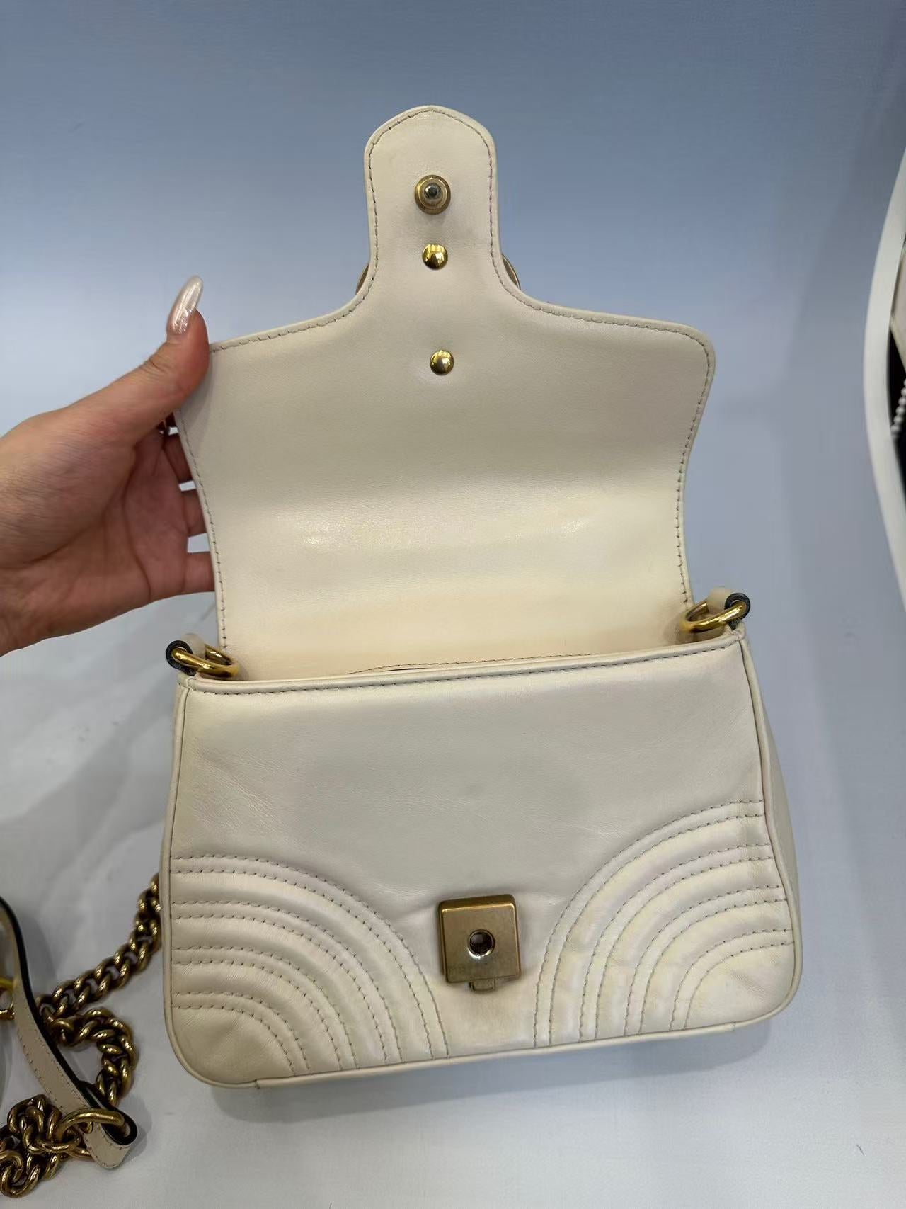 Gucci - GG Marmont Matelassé Top Handle Bag - Matelassé leather - Off-white with Antique Gold-Tone Hardware - (Small)
