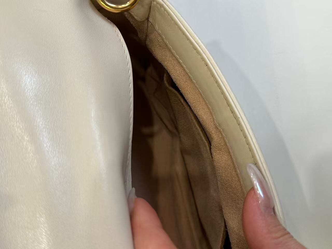 Gucci - GG Marmont Matelassé Top Handle Bag - Matelassé leather - Off-white with Antique Gold-Tone Hardware - (Small)