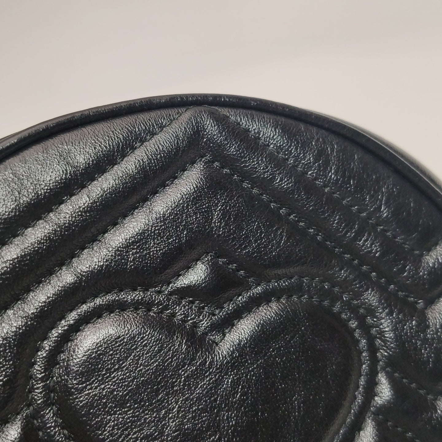 Gucci - GG Marmont Round Mini Shoulder Bag - Leather - Black - (mini)