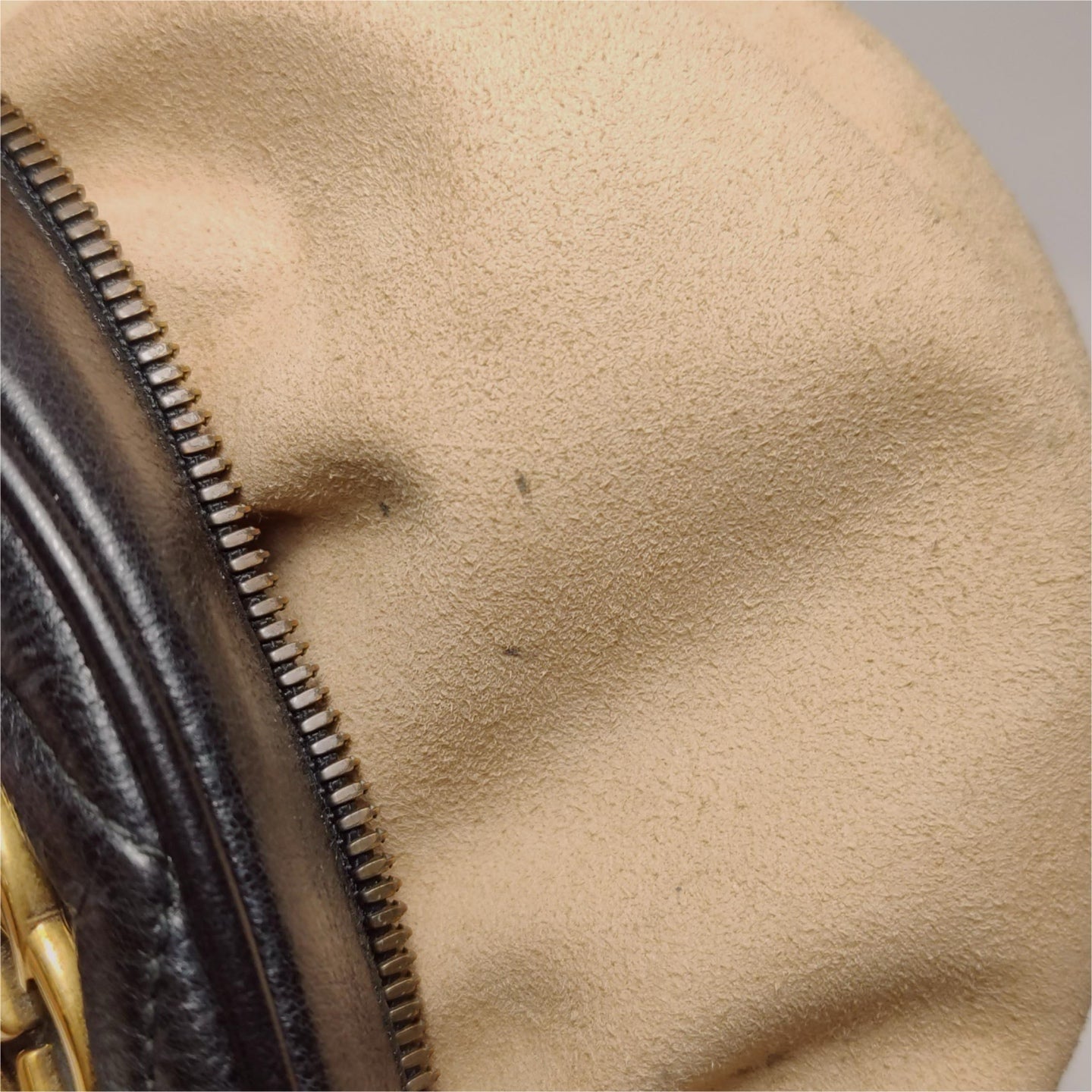 Gucci - GG Marmont Round Mini Shoulder Bag - Leather - Black - (mini)